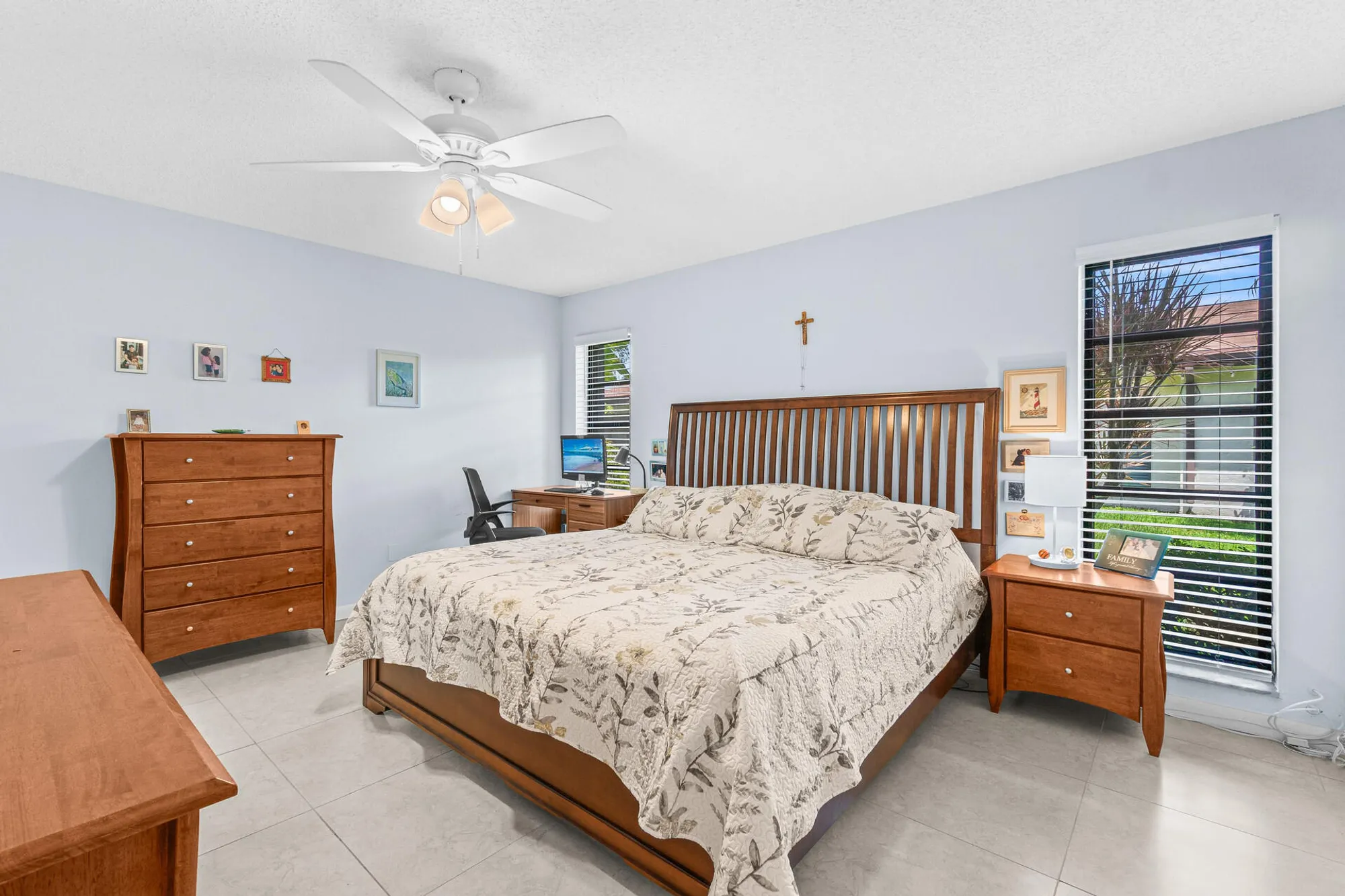 Property Slideshow image 14 of 35 | 6049 ambertree ln, Greenacres, FL, 33463