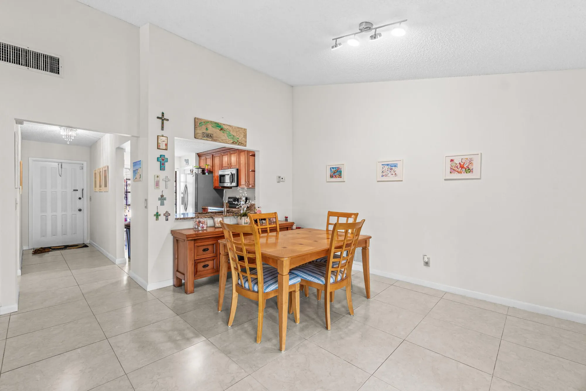 Property Slideshow image 13 of 35 | 6049 ambertree ln, Greenacres, FL, 33463