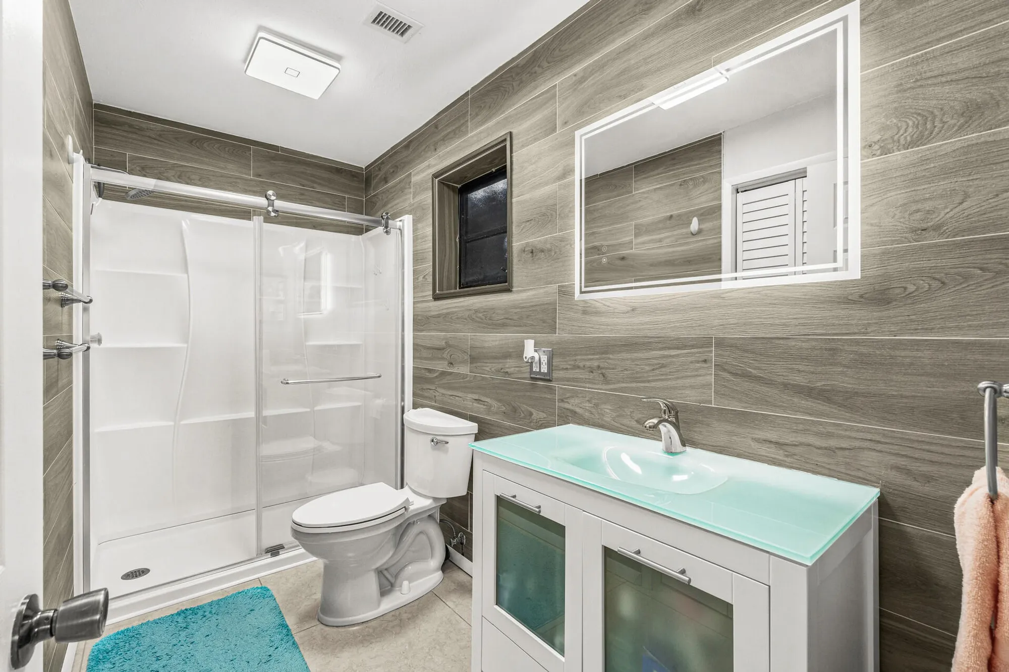 Property Slideshow image 16 of 35 | 6049 ambertree ln, Greenacres, FL, 33463