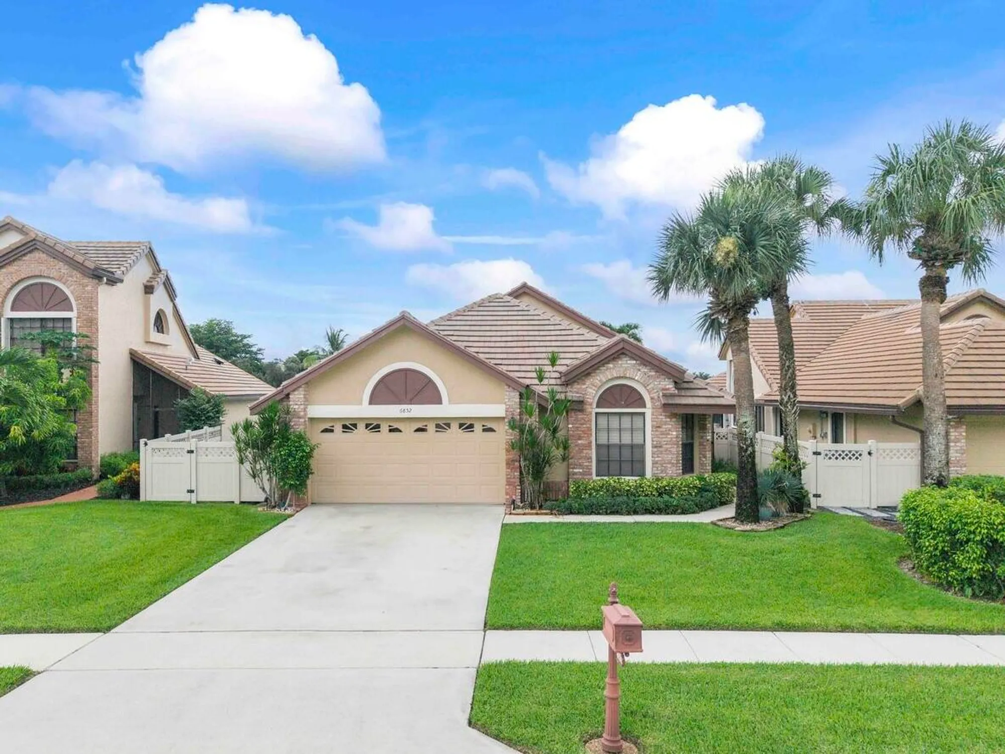 Property Slideshow image 10 of 73 | 6852 bitterbush pl, Boynton Beach, FL, 33472
