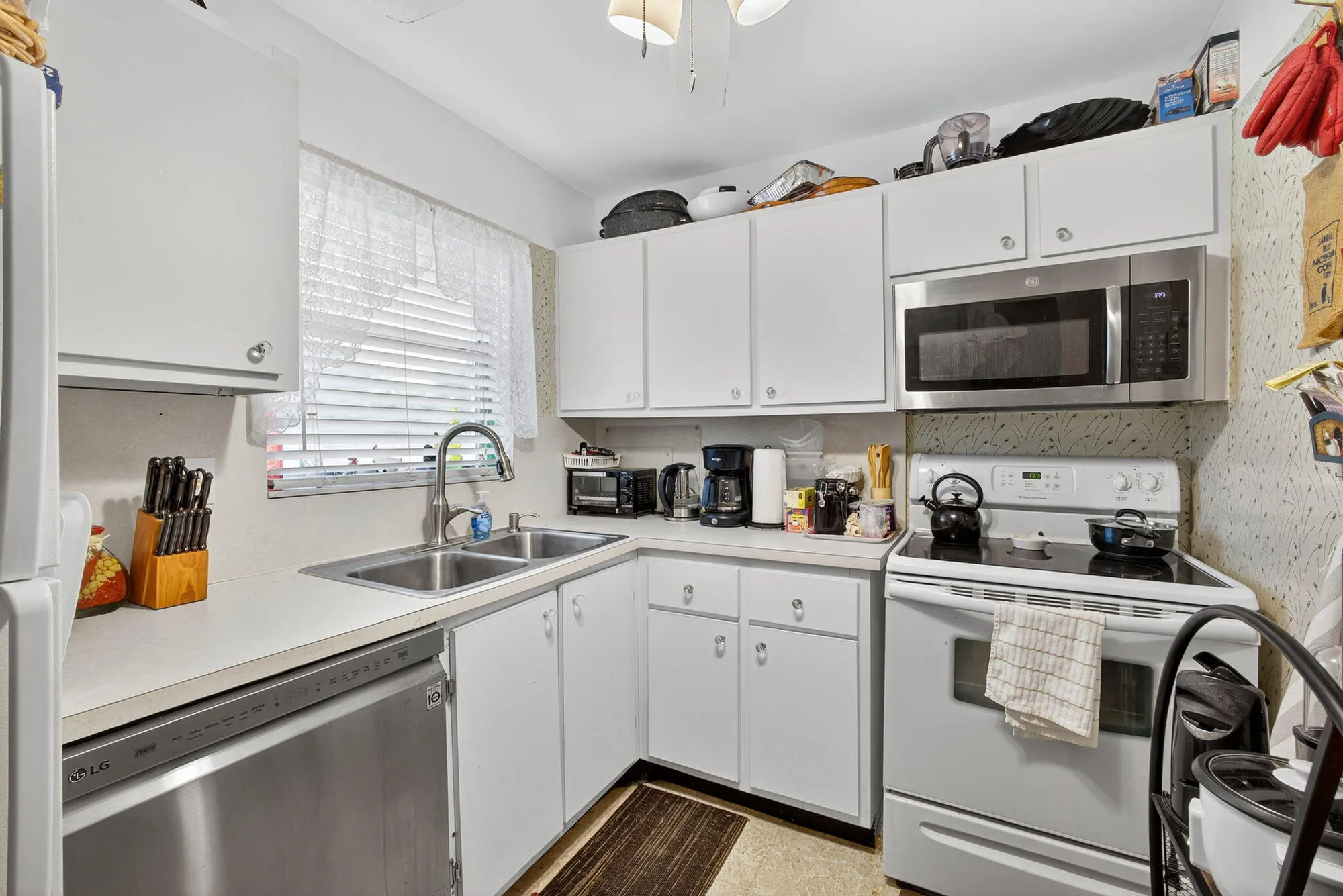 Property Slideshow image 22 of 40 | 313 lake frances dr, West Palm Beach, FL, 33411