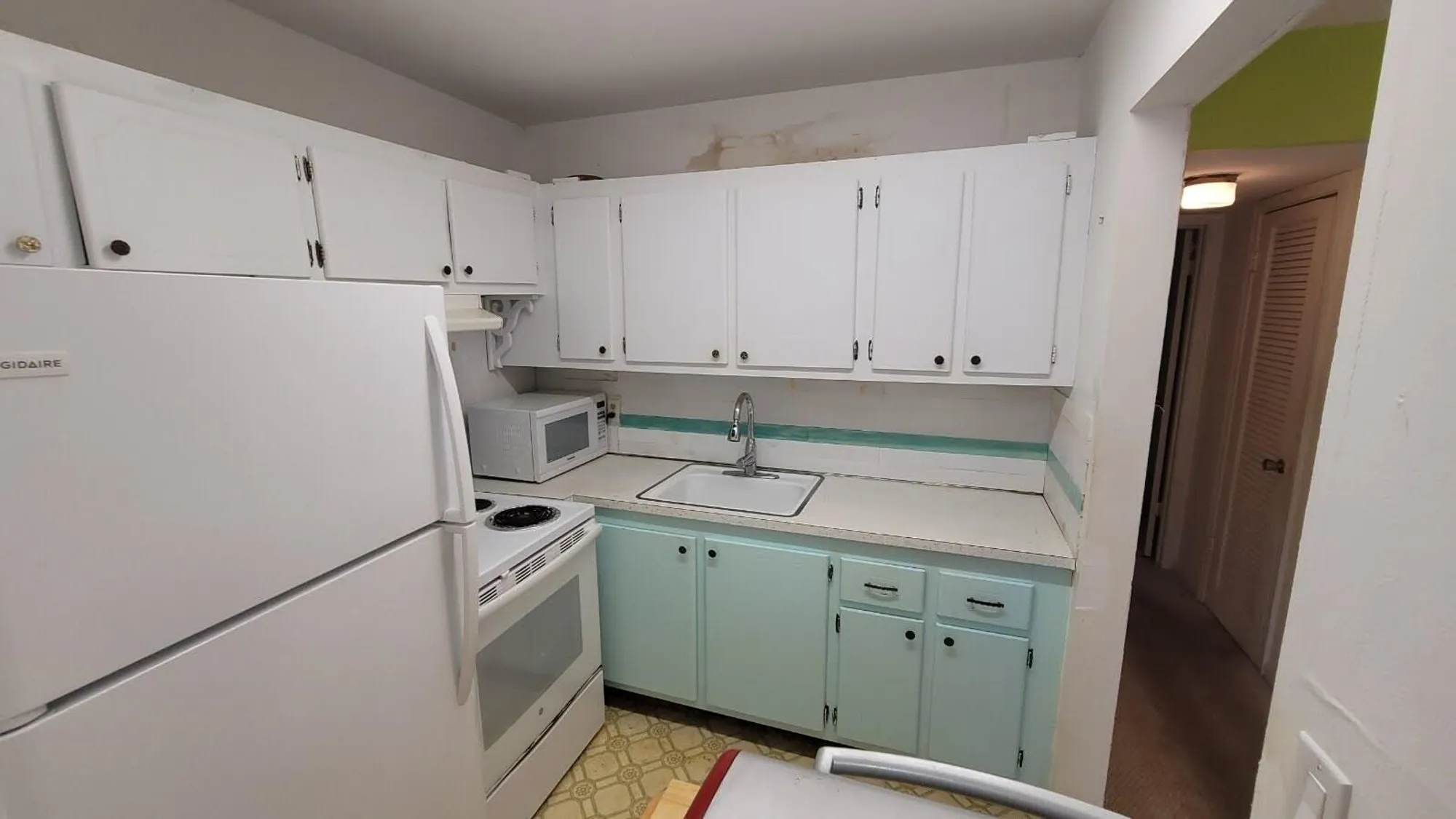 Property Slideshow image 5 of 34 | 208 kent m, West Palm Beach, FL, 33417