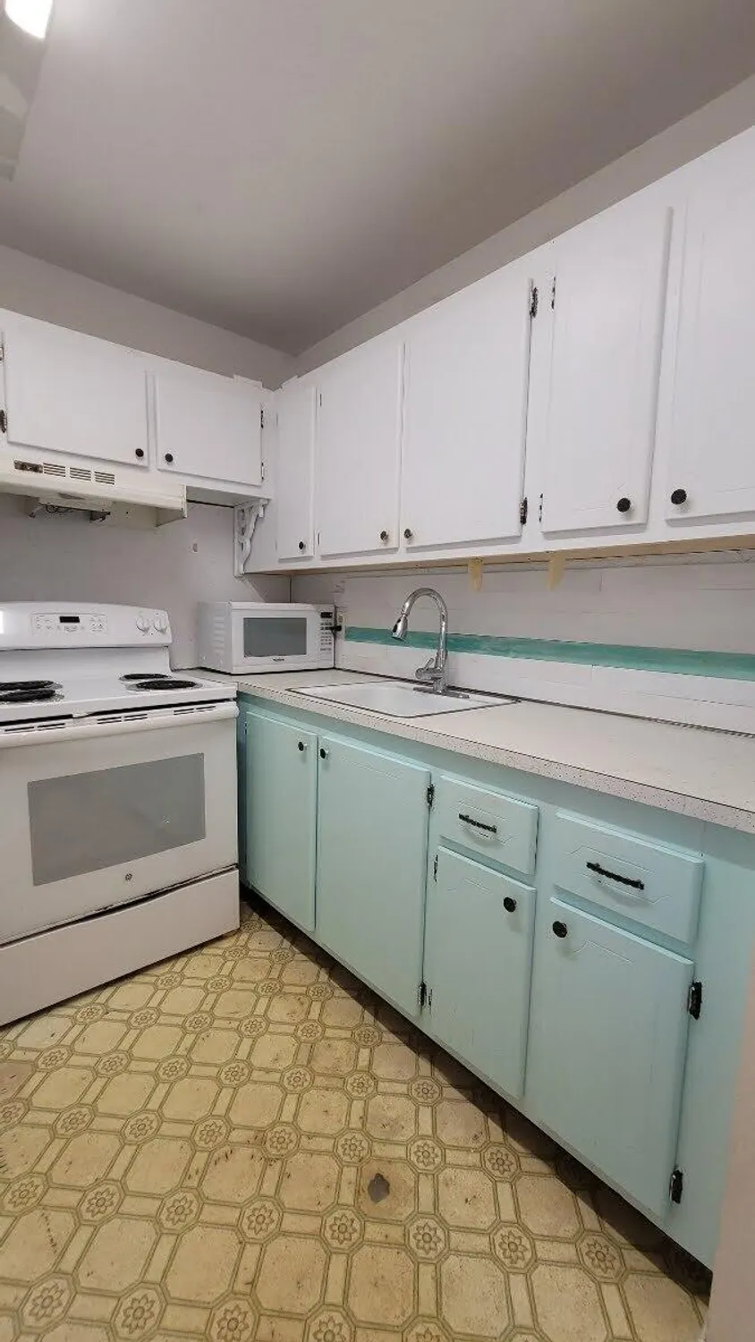 Property Slideshow image 7 of 34 | 208 kent m, West Palm Beach, FL, 33417