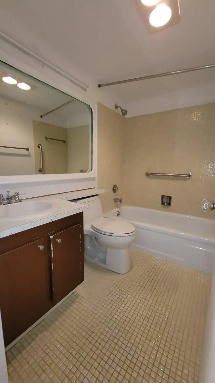 Property Slideshow image 9 of 34 | 208 kent m, West Palm Beach, FL, 33417