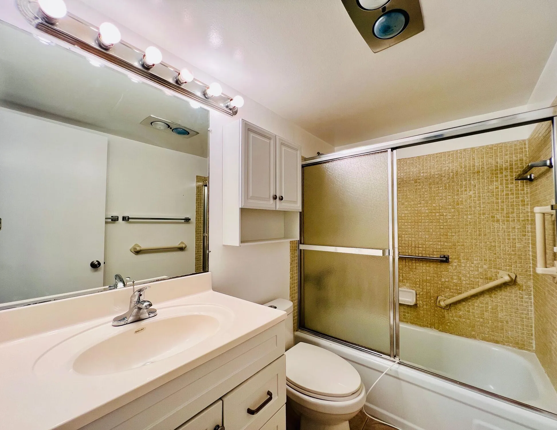 Property Slideshow image 4 of 15 | 123 camden f, West Palm Beach, FL, 33417