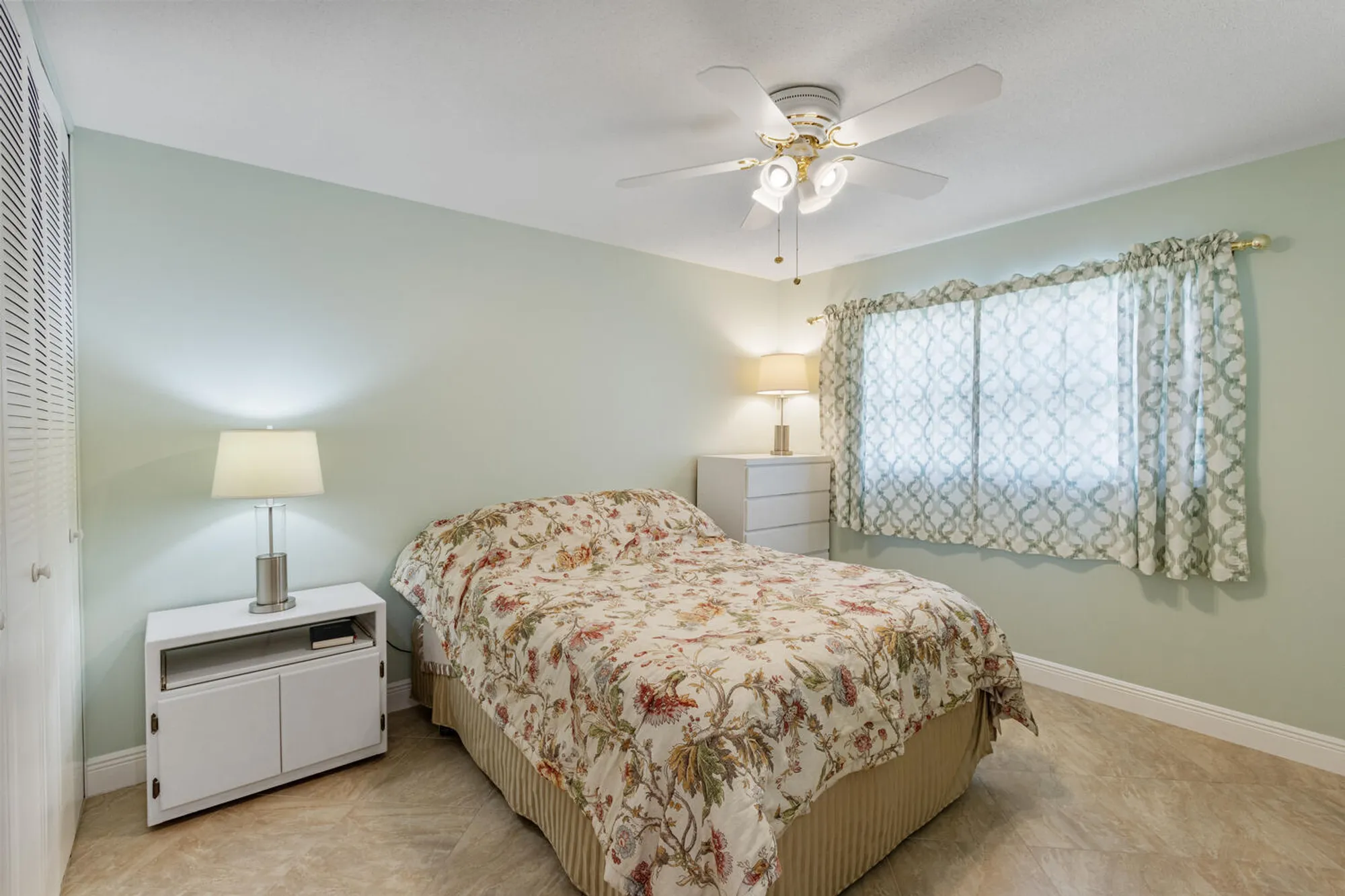 Property Slideshow image 17 of 25 | 2995 crosley dr w b, Greenacres, FL, 33415