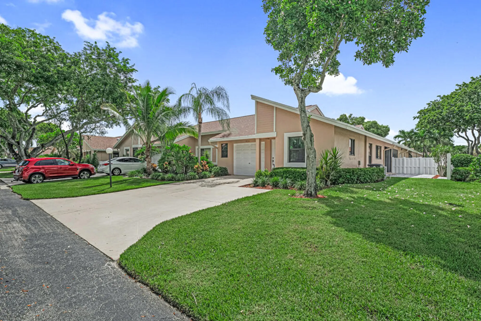 Property Slideshow image 36 of 48 | 8216 sweetbriar way, Boca Raton, FL, 33496