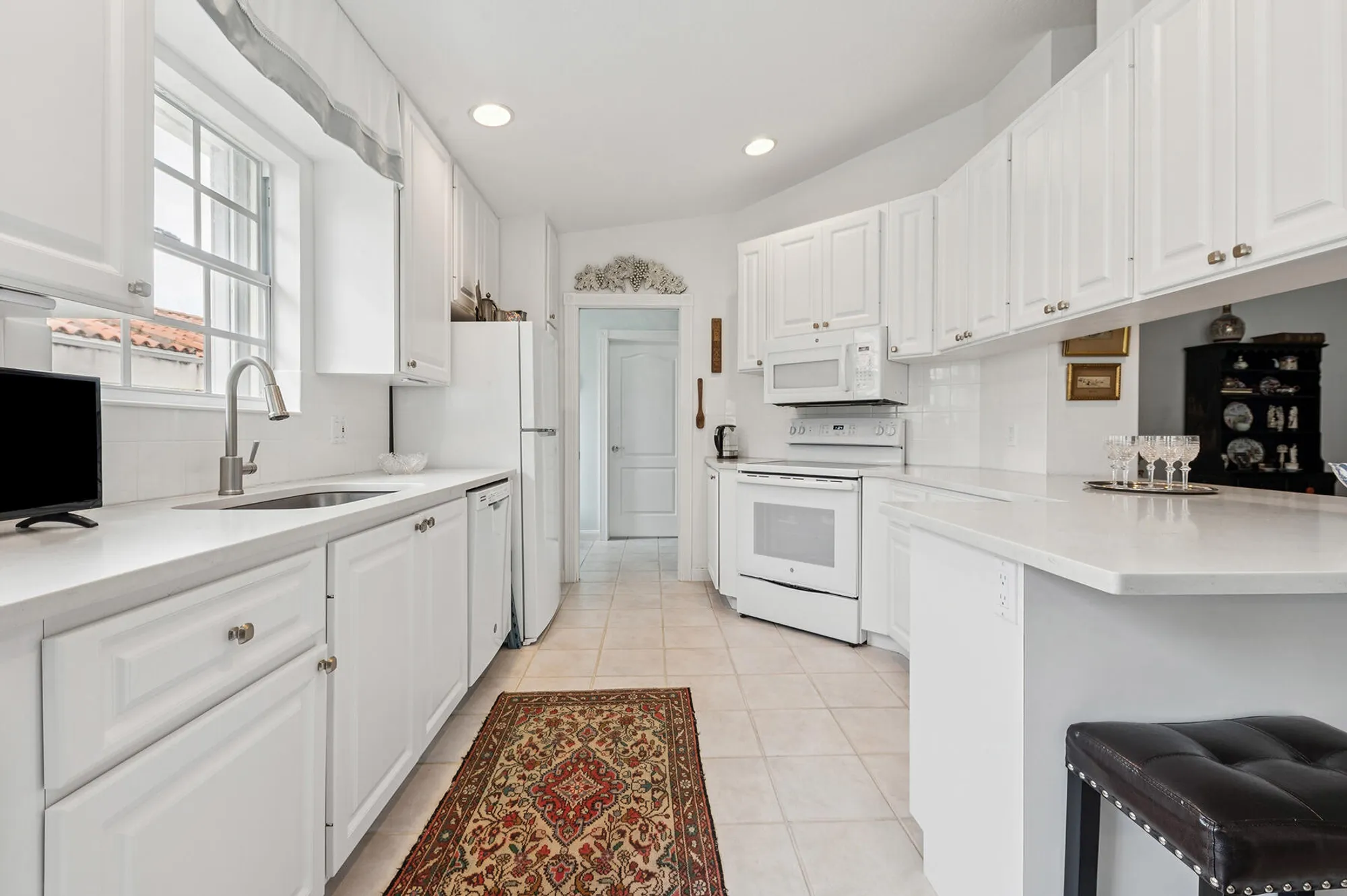 Property Slideshow image 4 of 51 | 2718 livingston ln, West Palm Beach, FL, 33411