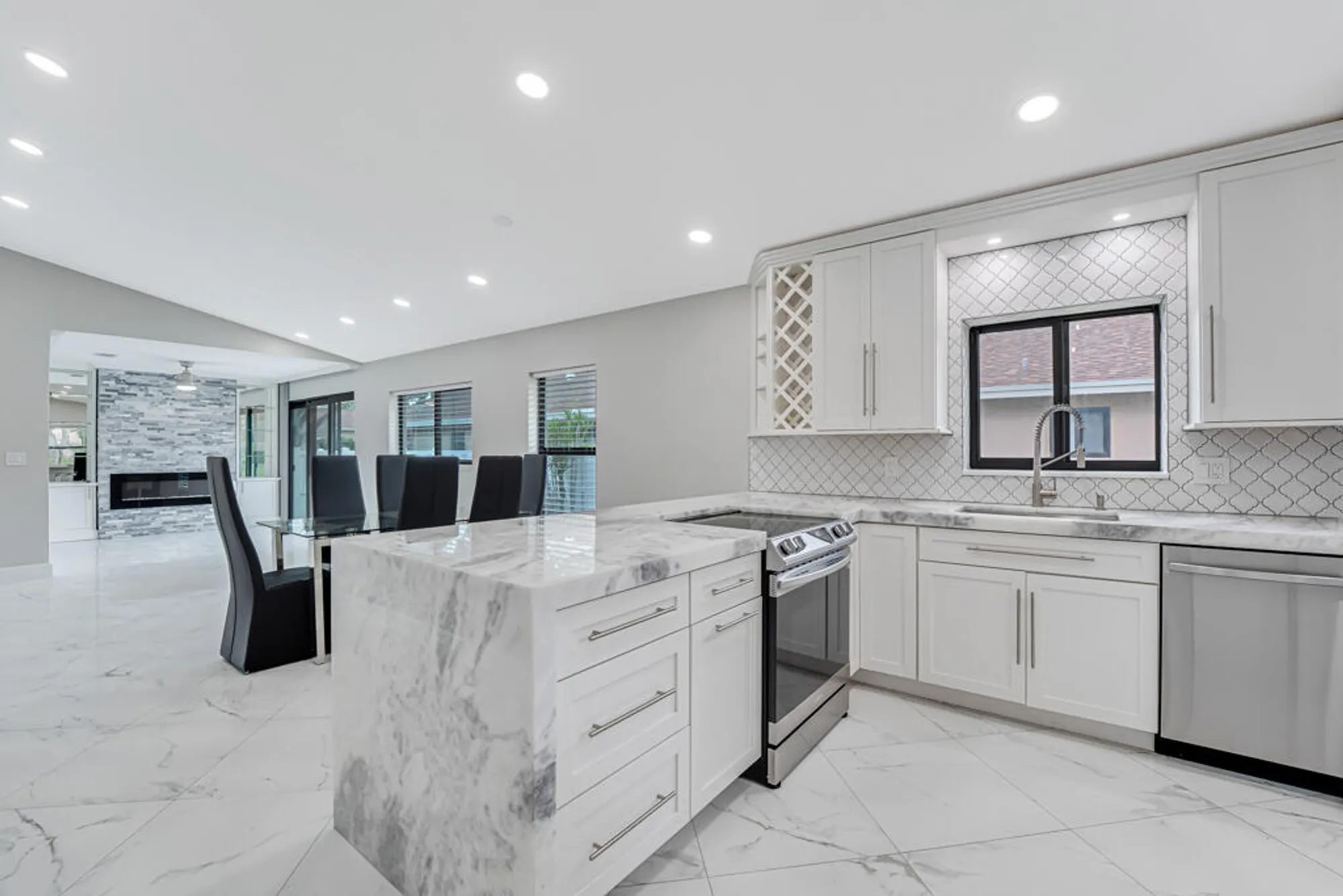 Property Slideshow image 4 of 48 | 8216 sweetbriar way, Boca Raton, FL, 33496