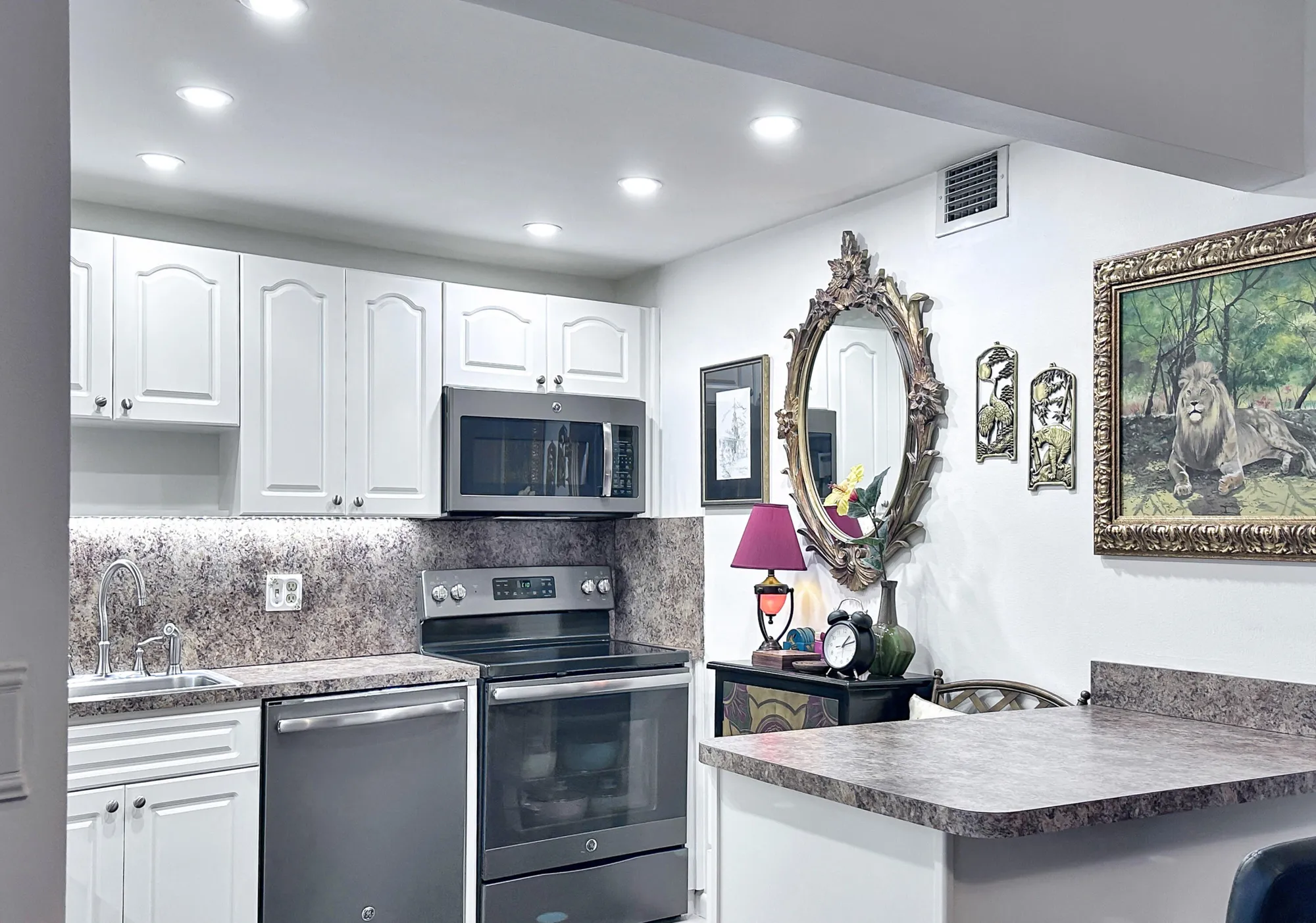 Property Slideshow image 4 of 16 | 208 wellington e unit e, West Palm Beach, FL, 33417