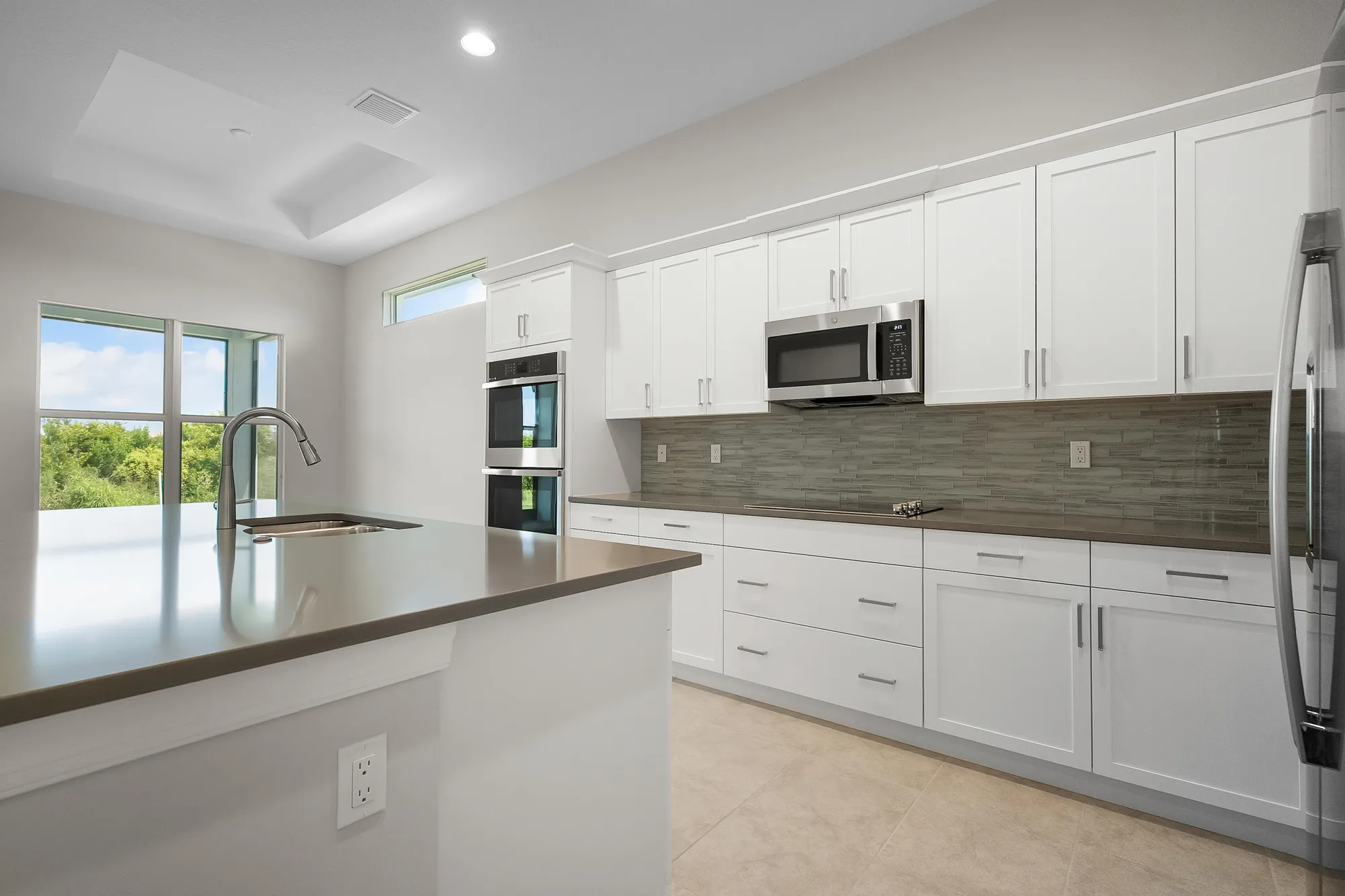 Property Slideshow image 4 of 25 | 12507 sw sunrise lake ter, Port Saint Lucie, FL, 34987