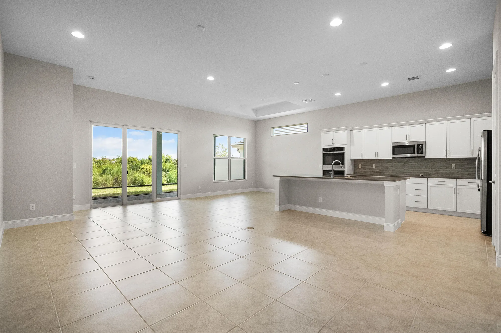 Property Slideshow image 7 of 25 | 12507 sw sunrise lake ter, Port Saint Lucie, FL, 34987