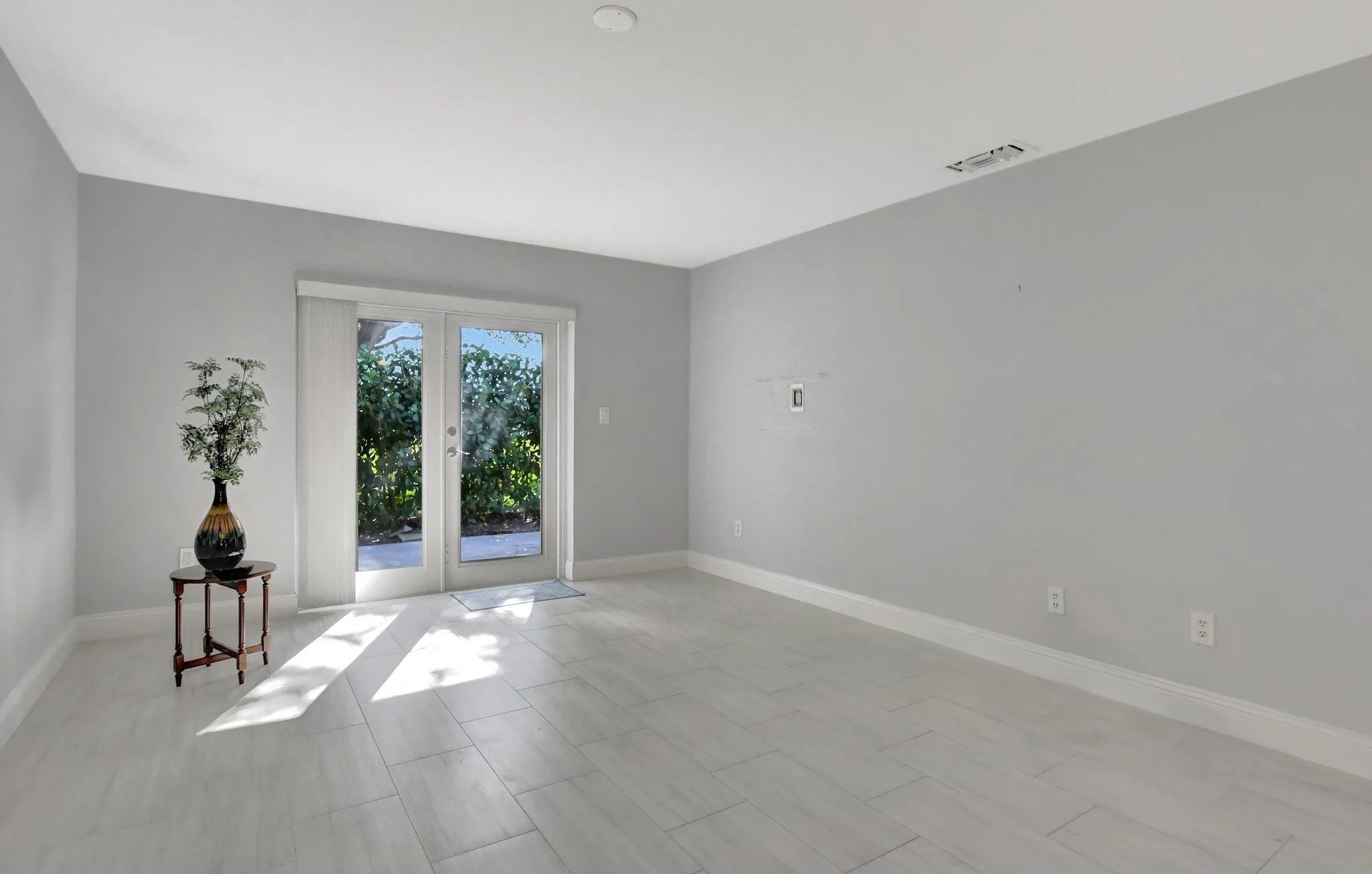 Property Slideshow image 4 of 16 | 8734 chevy chase dr, Boca Raton, FL, 33433