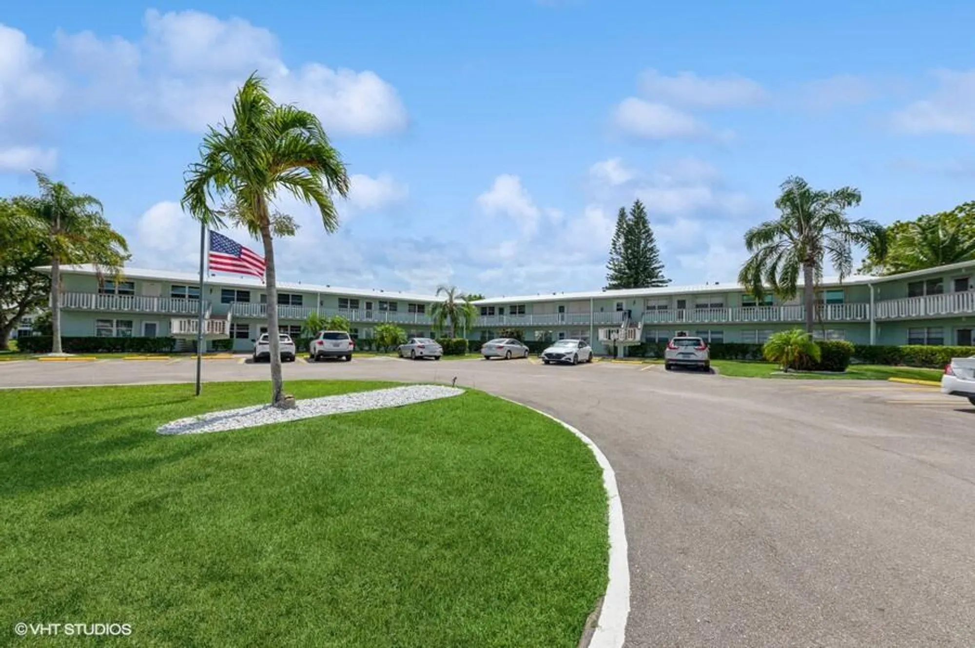 Property Slideshow image 2 of 34 | 118 somerset f, West Palm Beach, FL, 33417