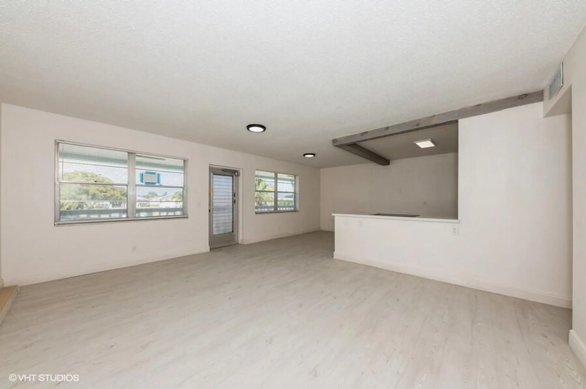 Property Slideshow image 4 of 34 | 118 somerset f, West Palm Beach, FL, 33417