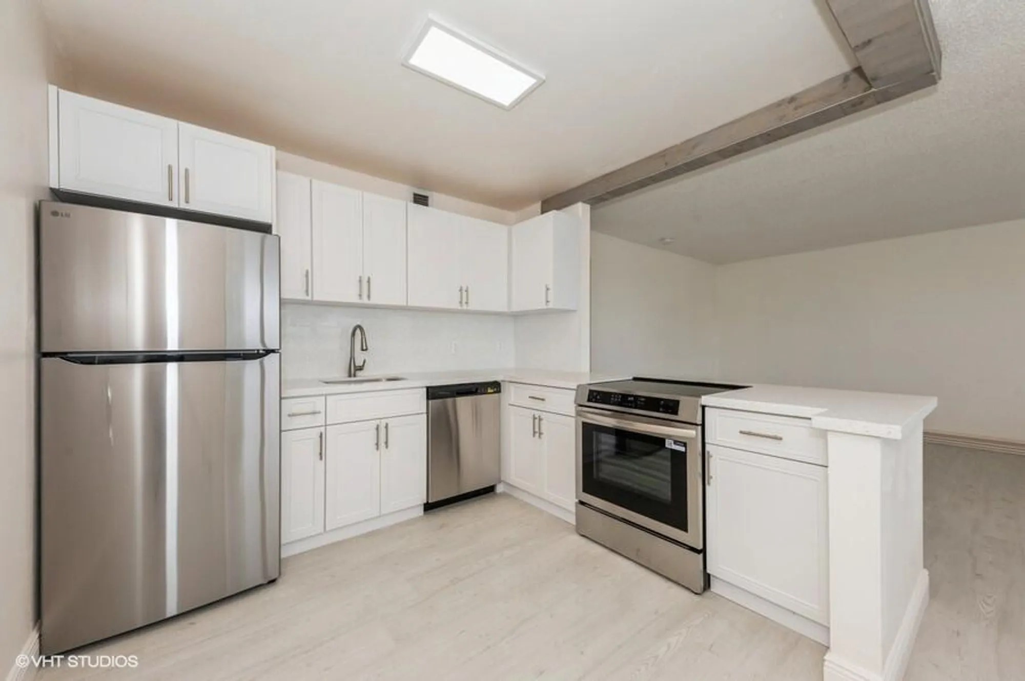 Property Slideshow image 7 of 34 | 118 somerset f, West Palm Beach, FL, 33417