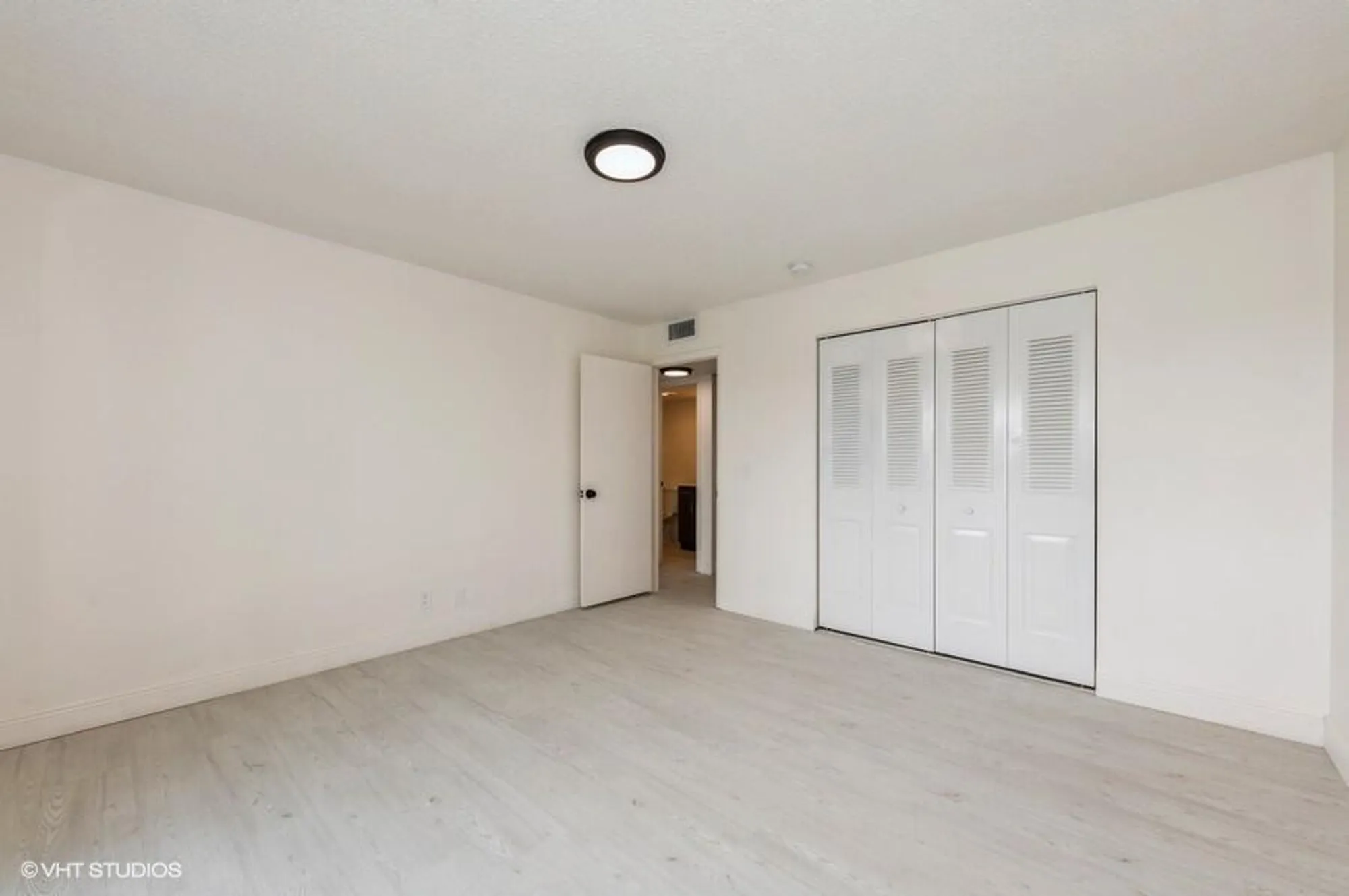 Property Slideshow image 10 of 34 | 118 somerset f, West Palm Beach, FL, 33417