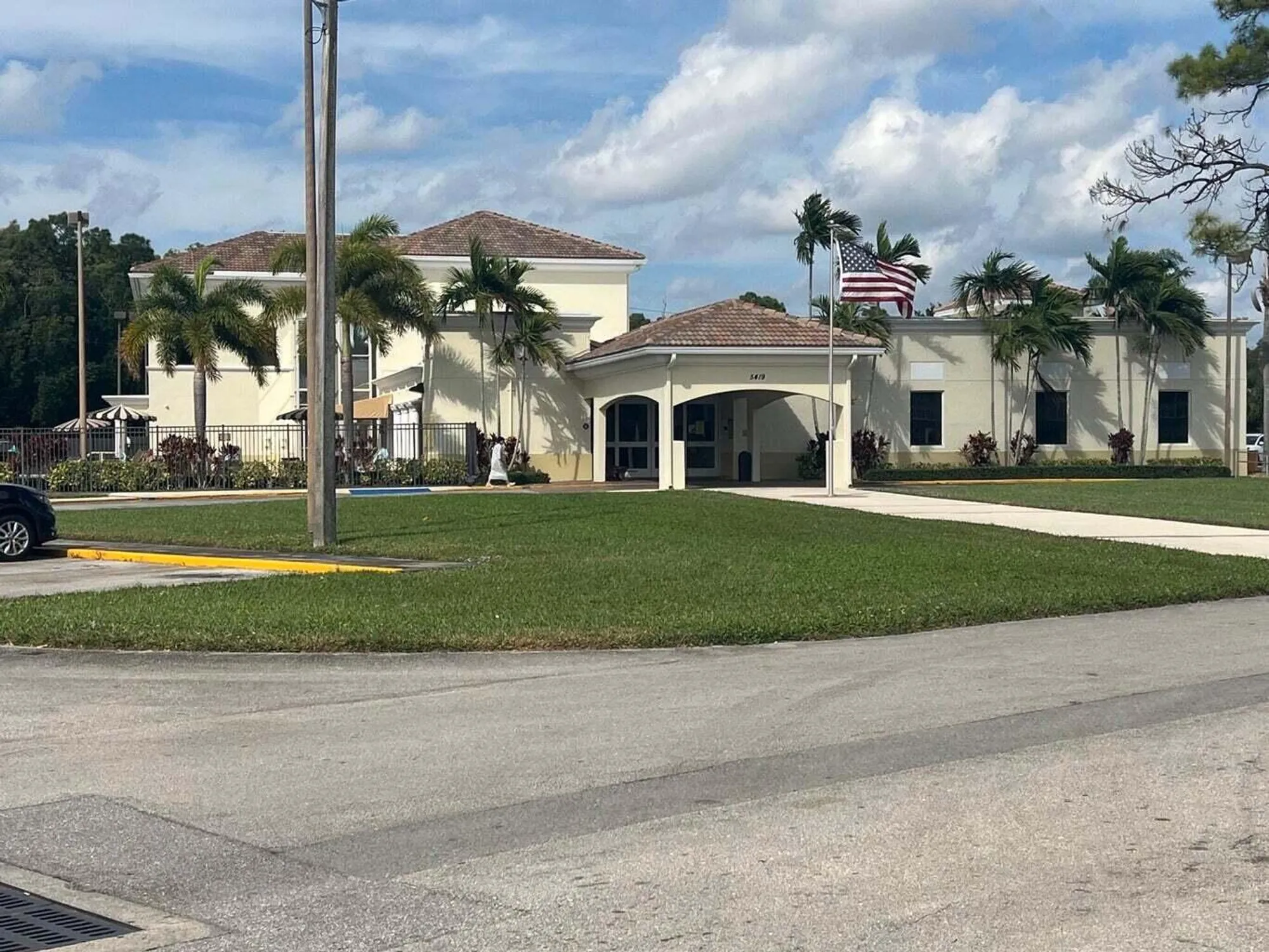 Property Slideshow image 32 of 34 | 118 somerset f, West Palm Beach, FL, 33417