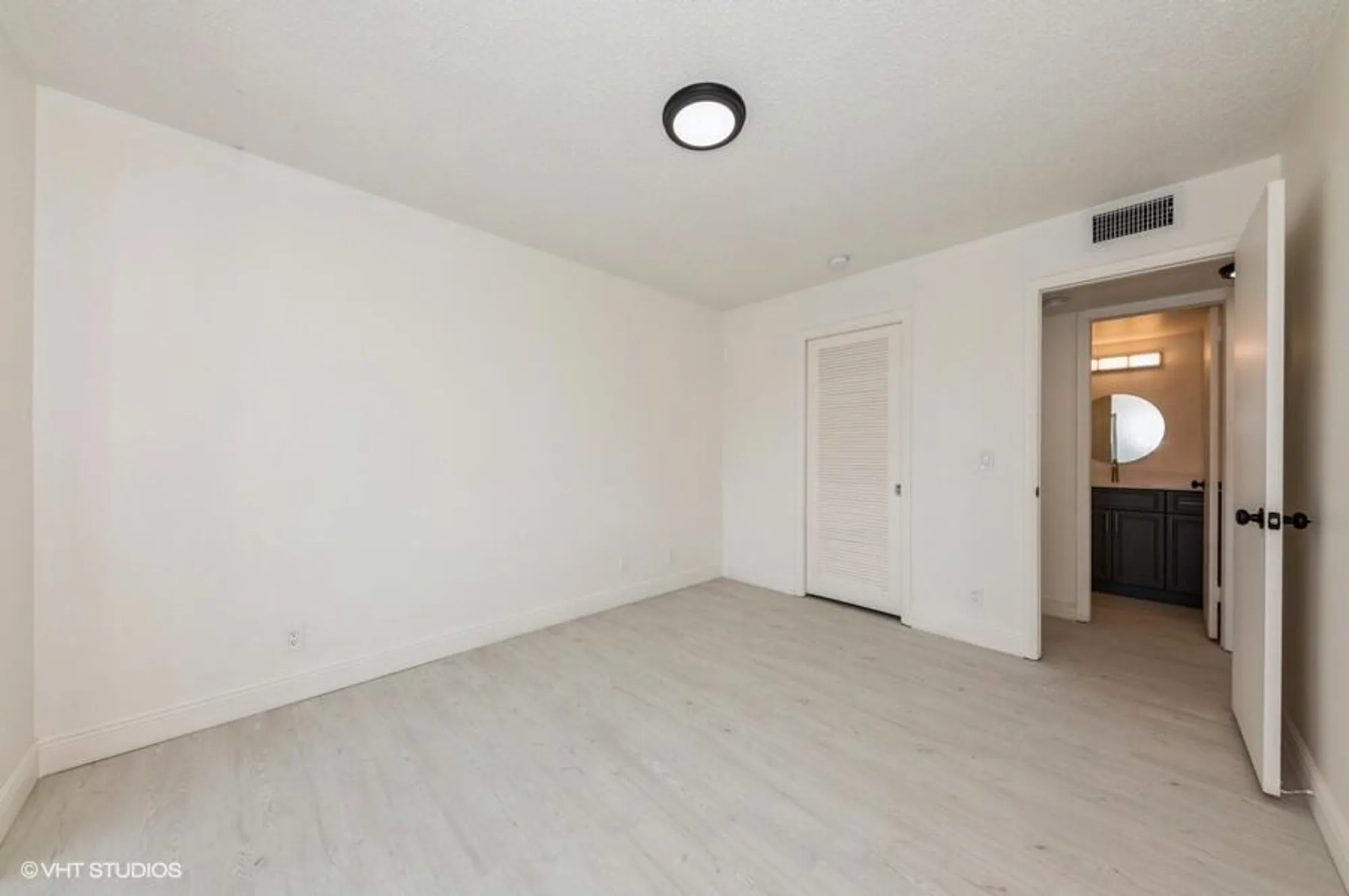 Property Slideshow image 12 of 34 | 118 somerset f, West Palm Beach, FL, 33417