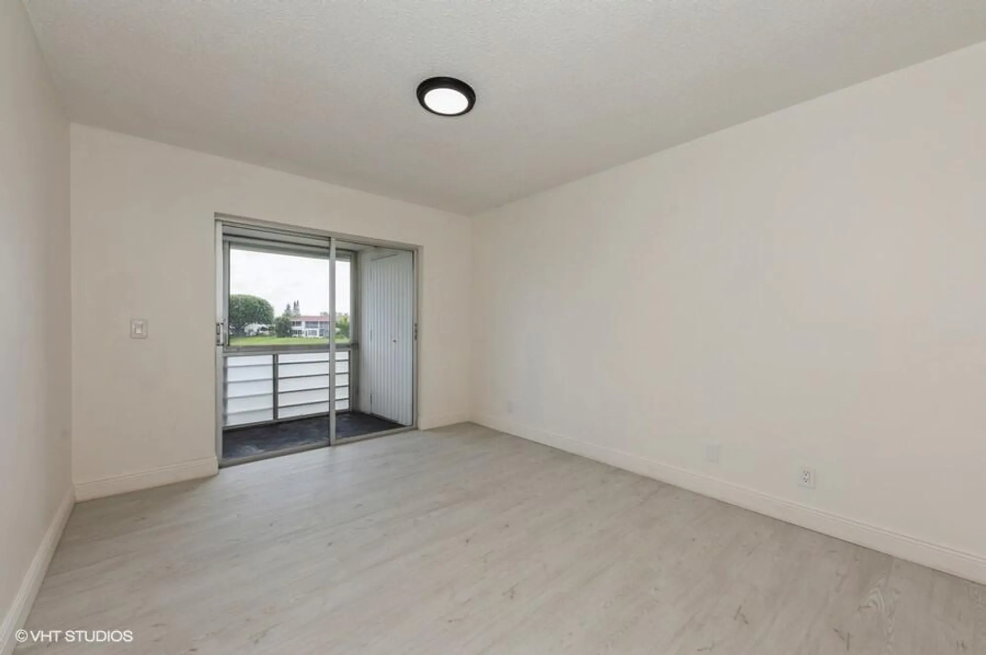 Property Slideshow image 13 of 34 | 118 somerset f, West Palm Beach, FL, 33417