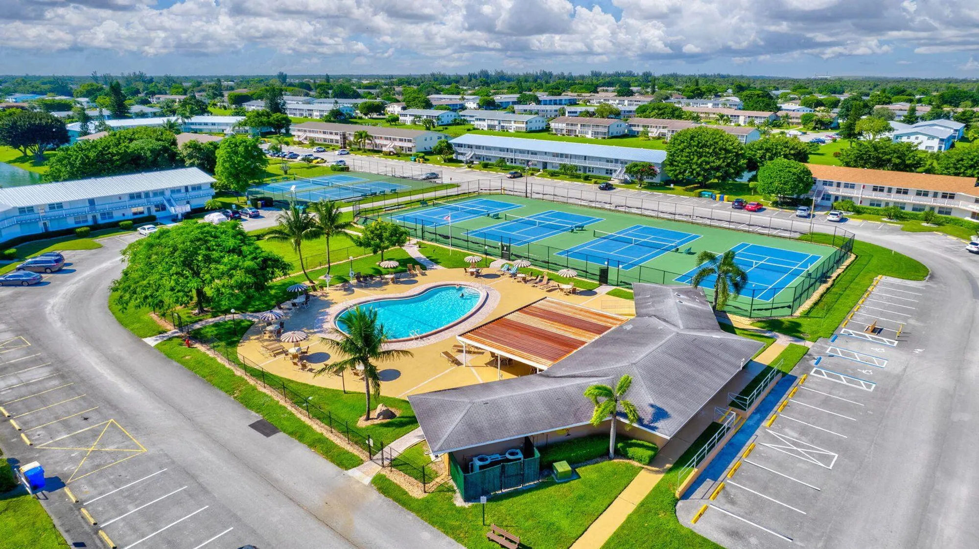 Property Slideshow image 17 of 34 | 118 somerset f, West Palm Beach, FL, 33417