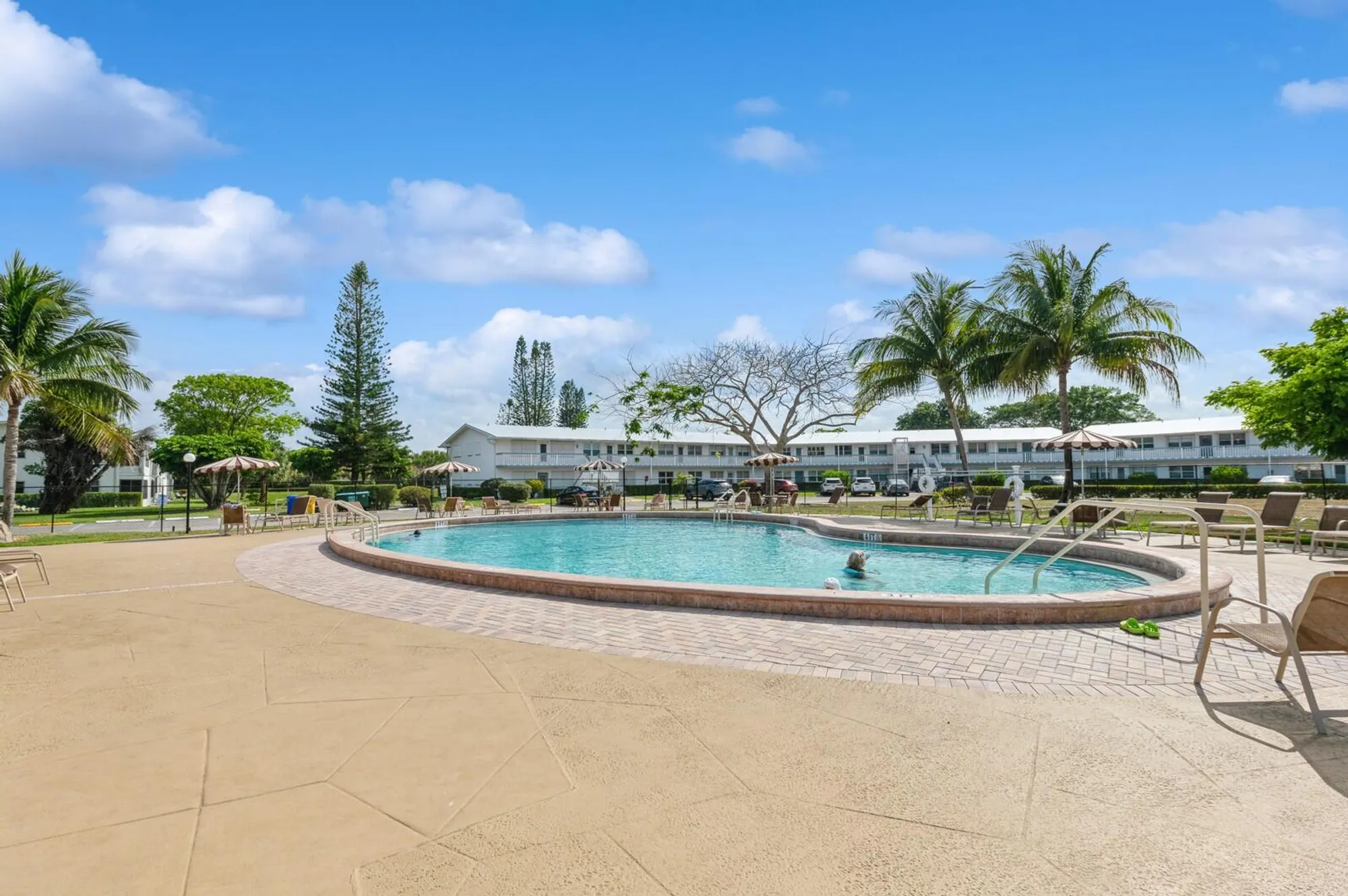 Property Slideshow image 18 of 34 | 118 somerset f, West Palm Beach, FL, 33417