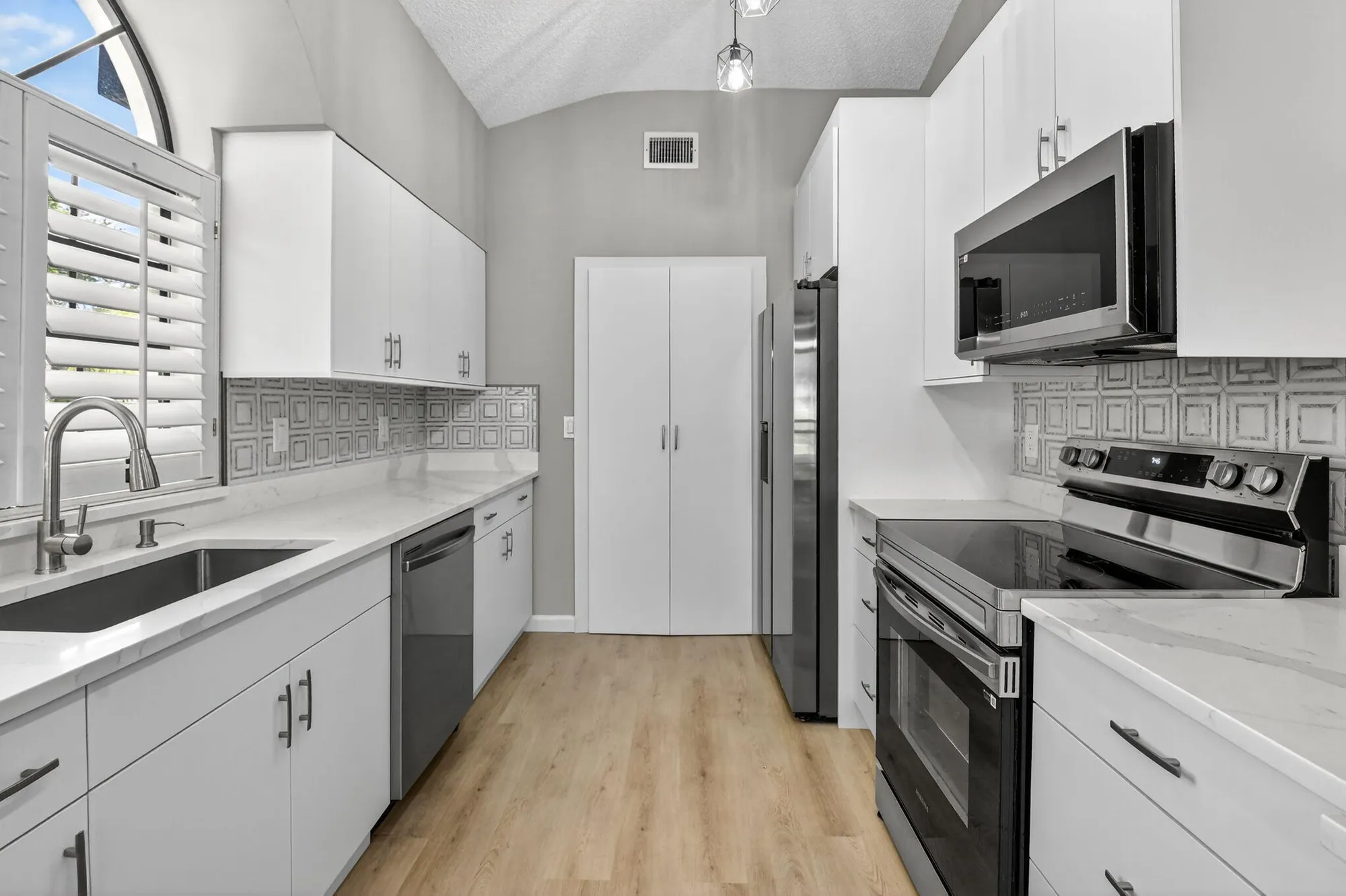 Property Slideshow image 13 of 73 | 8041 aberdeen dr apt 202, Boynton Beach, FL, 33472