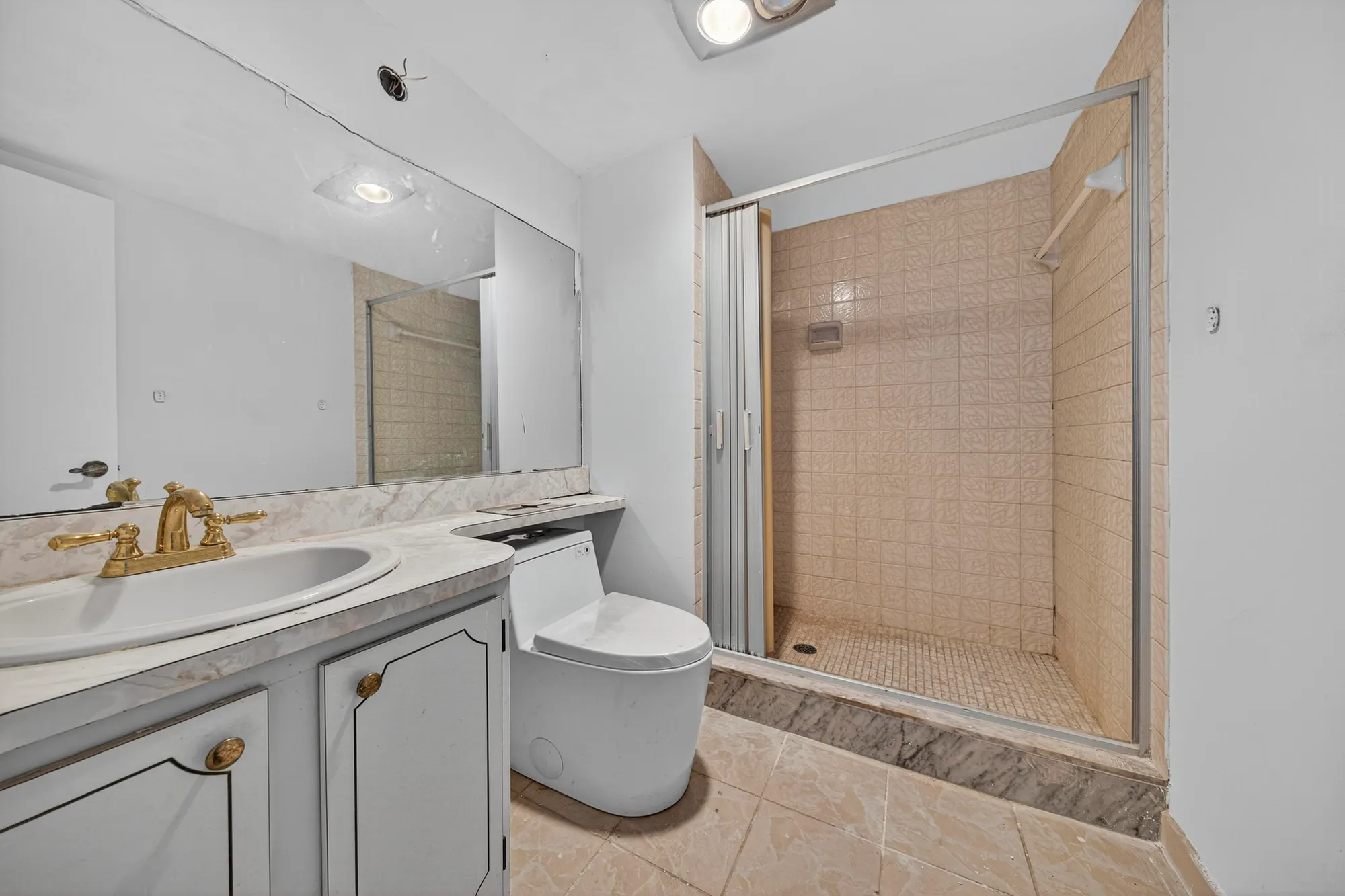 Property Slideshow image 22 of 43 | 681 s hollybrook dr 302, Pembroke Pines, FL, 33025