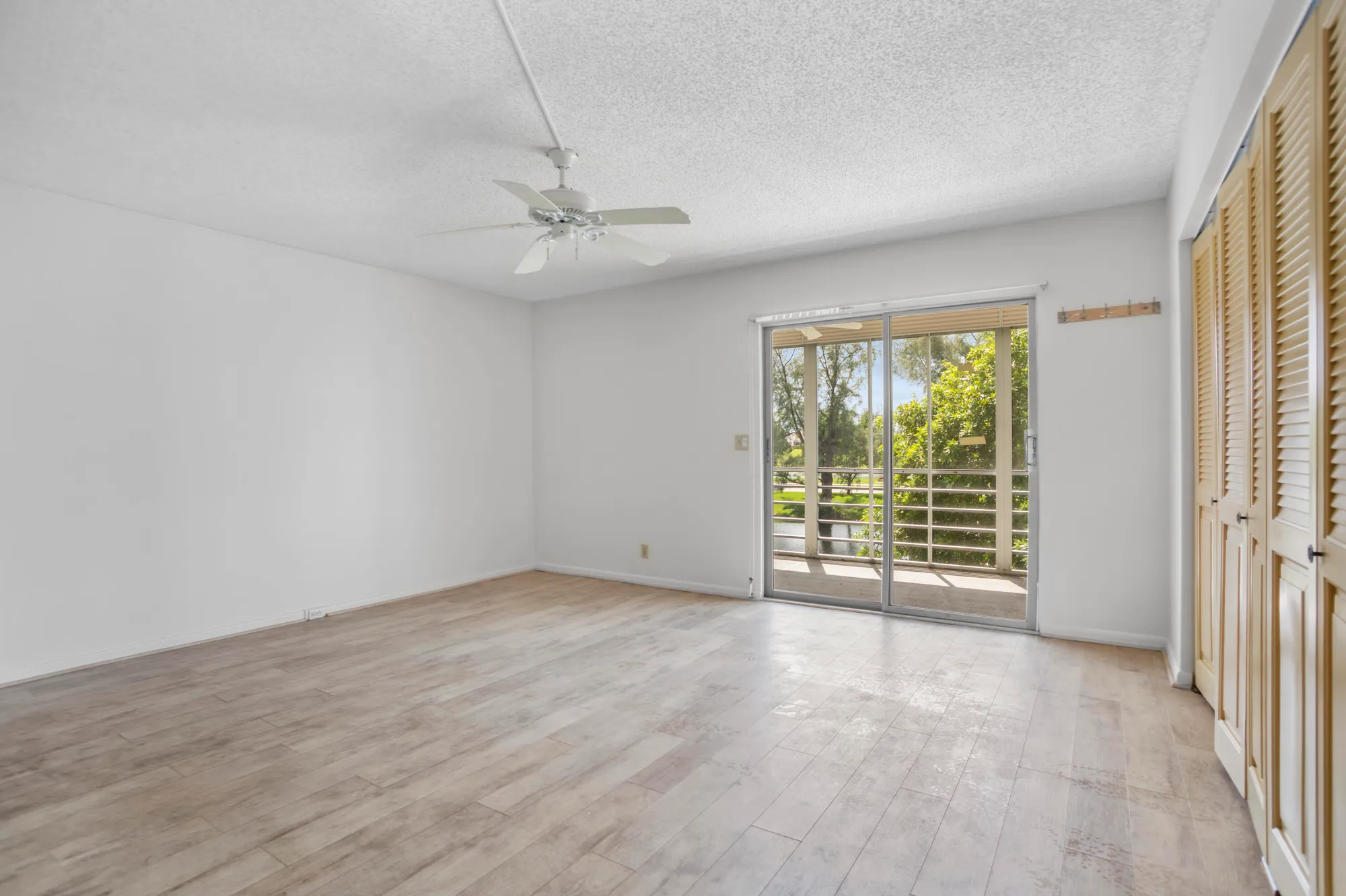 Property Slideshow image 5 of 32 | 3150 cambridge g # 3150, Deerfield Beach, FL, 33442