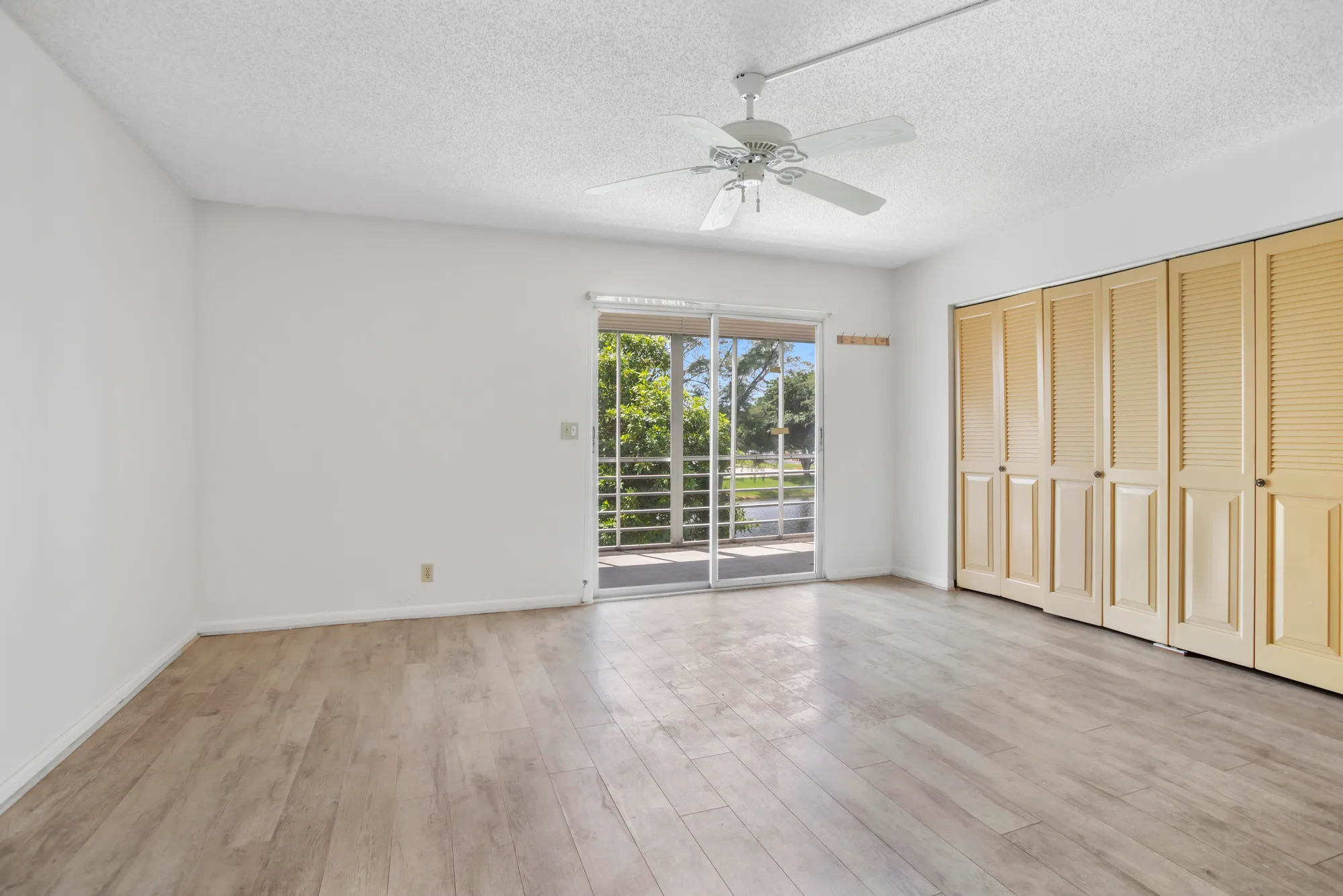 Property Slideshow image 6 of 32 | 3150 cambridge g # 3150, Deerfield Beach, FL, 33442