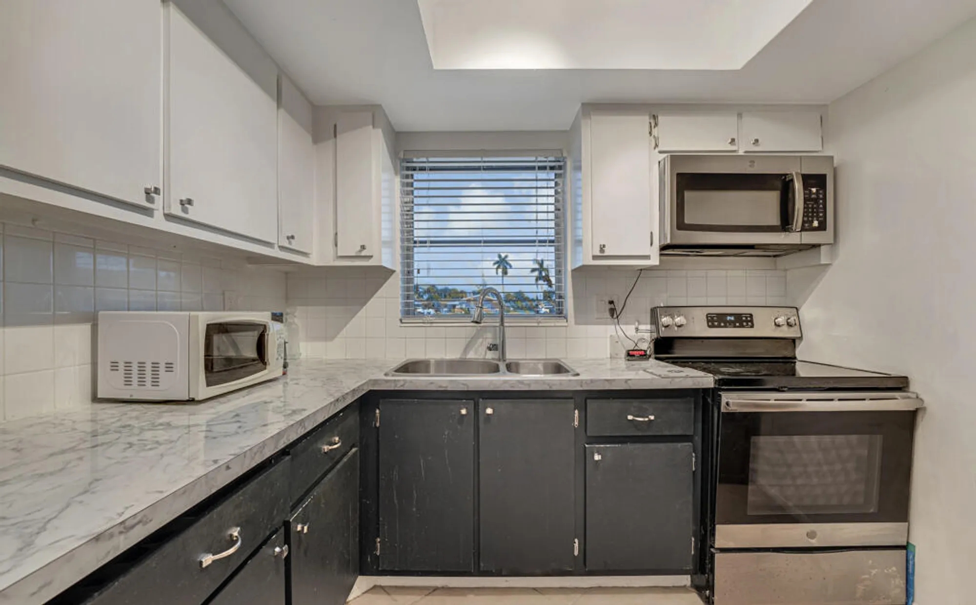 Property Slideshow image 11 of 27 | 2775 dudley dr d, West Palm Beach, FL, 33415