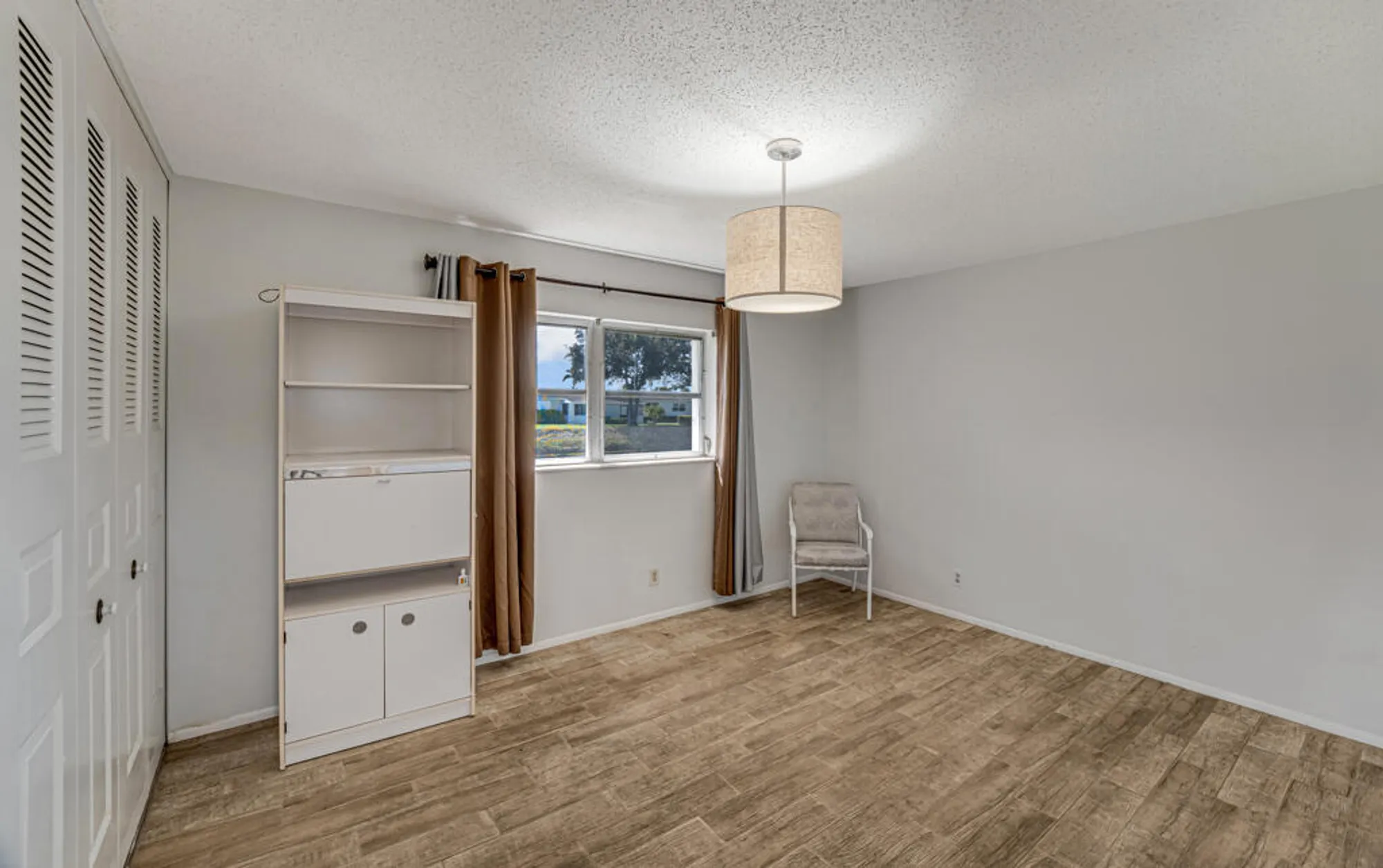 Property Slideshow image 18 of 27 | 2775 dudley dr d, West Palm Beach, FL, 33415