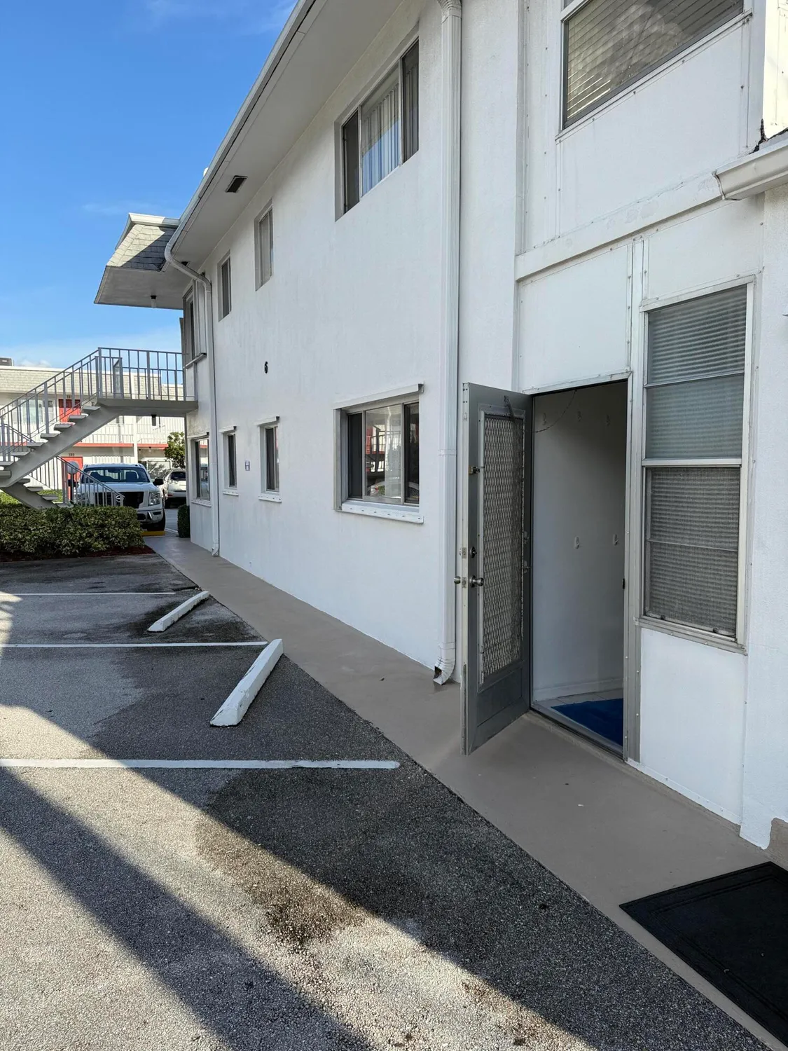 Property Slideshow image 23 of 29 | 3160 lake osborne dr 112, Lake Worth Beach, FL, 33461