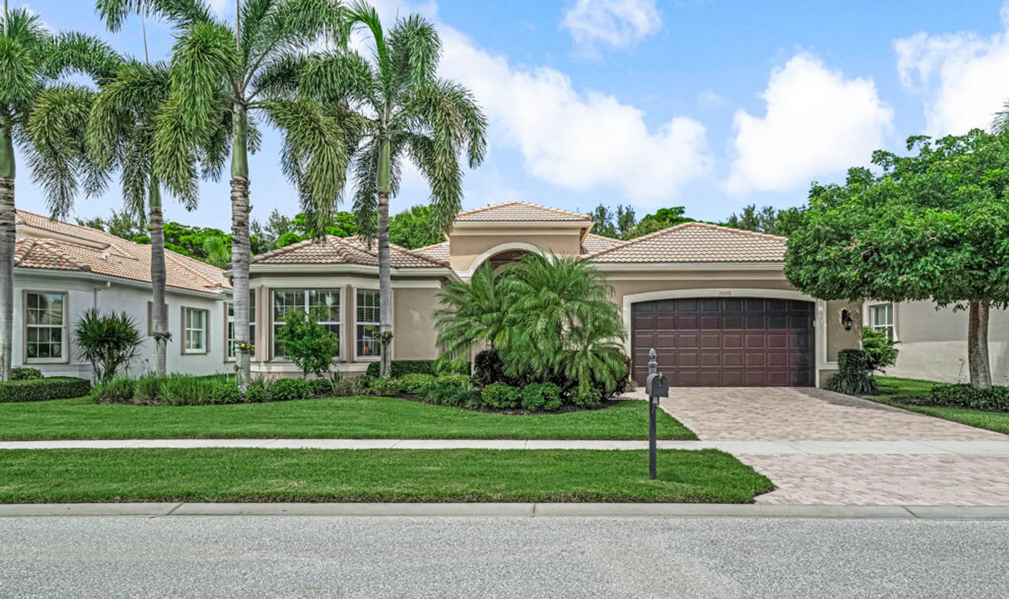 Property Slideshow image 46 of 62 | 10606 whitewind cir, Boynton Beach, FL, 33473