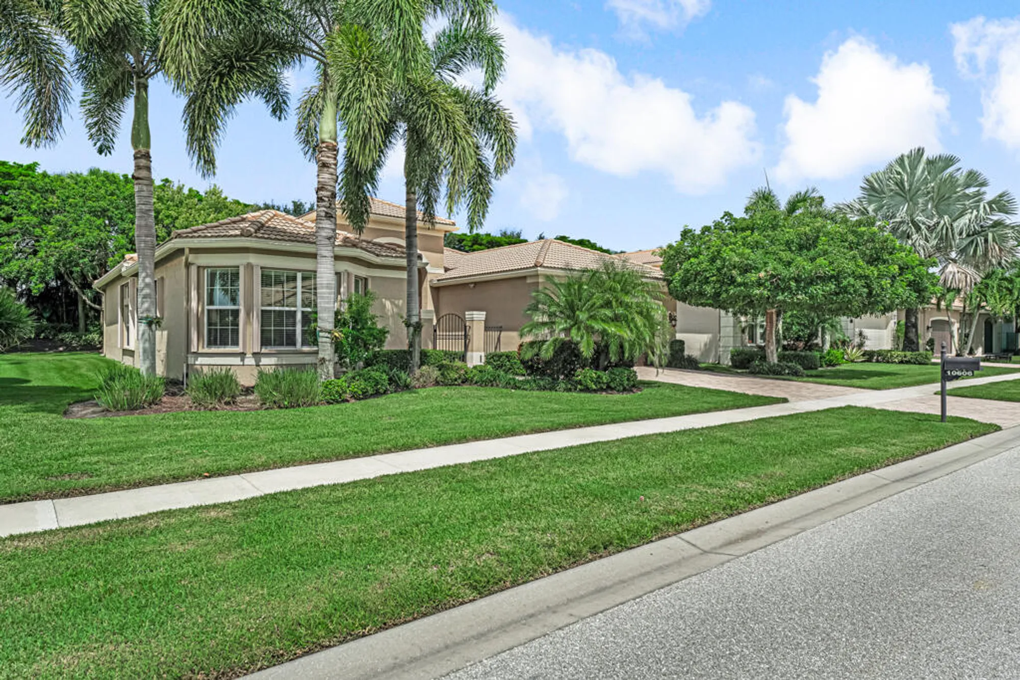 Property Slideshow image 43 of 62 | 10606 whitewind cir, Boynton Beach, FL, 33473