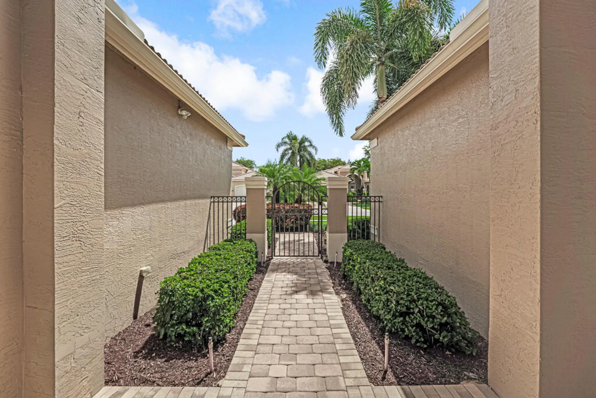 Property Slideshow image 44 of 62 | 10606 whitewind cir, Boynton Beach, FL, 33473