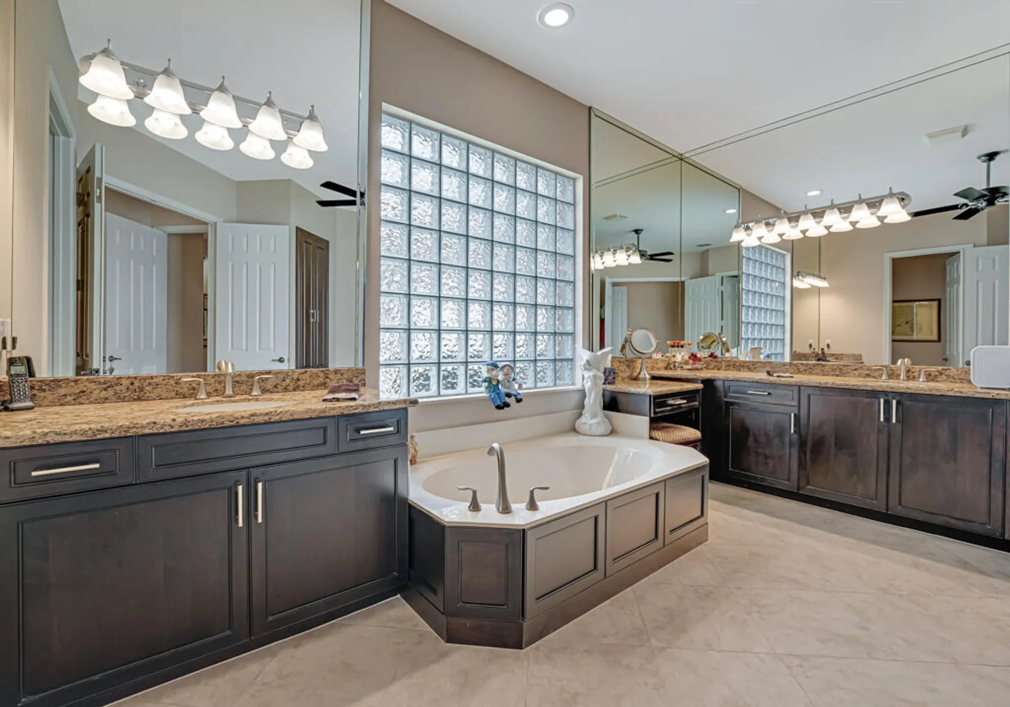 Property Slideshow image 22 of 62 | 10606 whitewind cir, Boynton Beach, FL, 33473