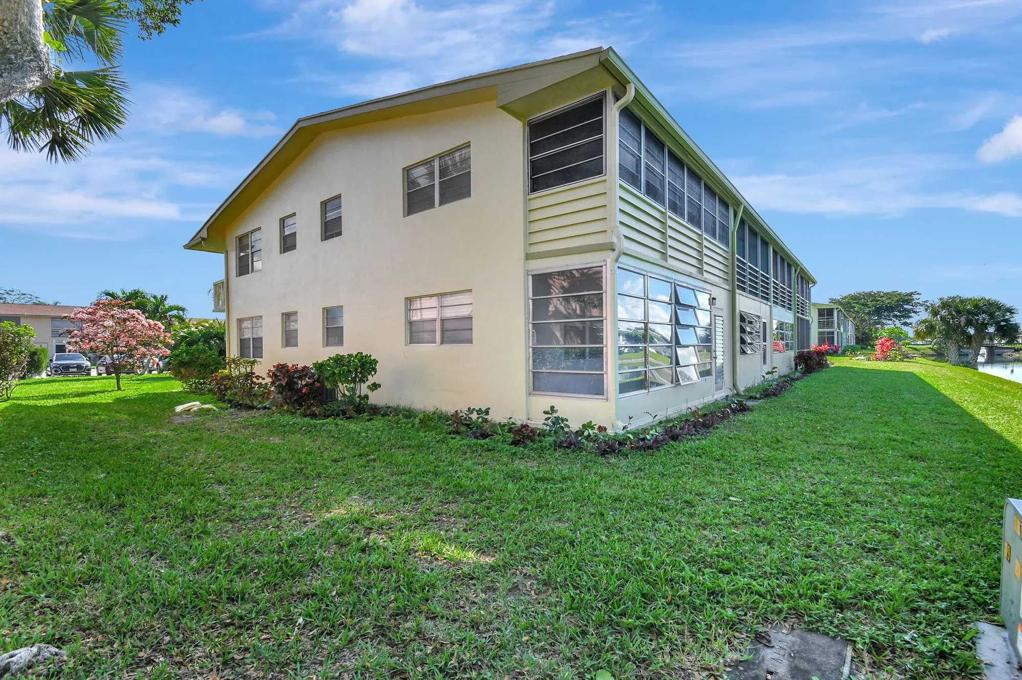 Property Slideshow image 20 of 40 | 48 sheffield b, West Palm Beach, FL, 33417