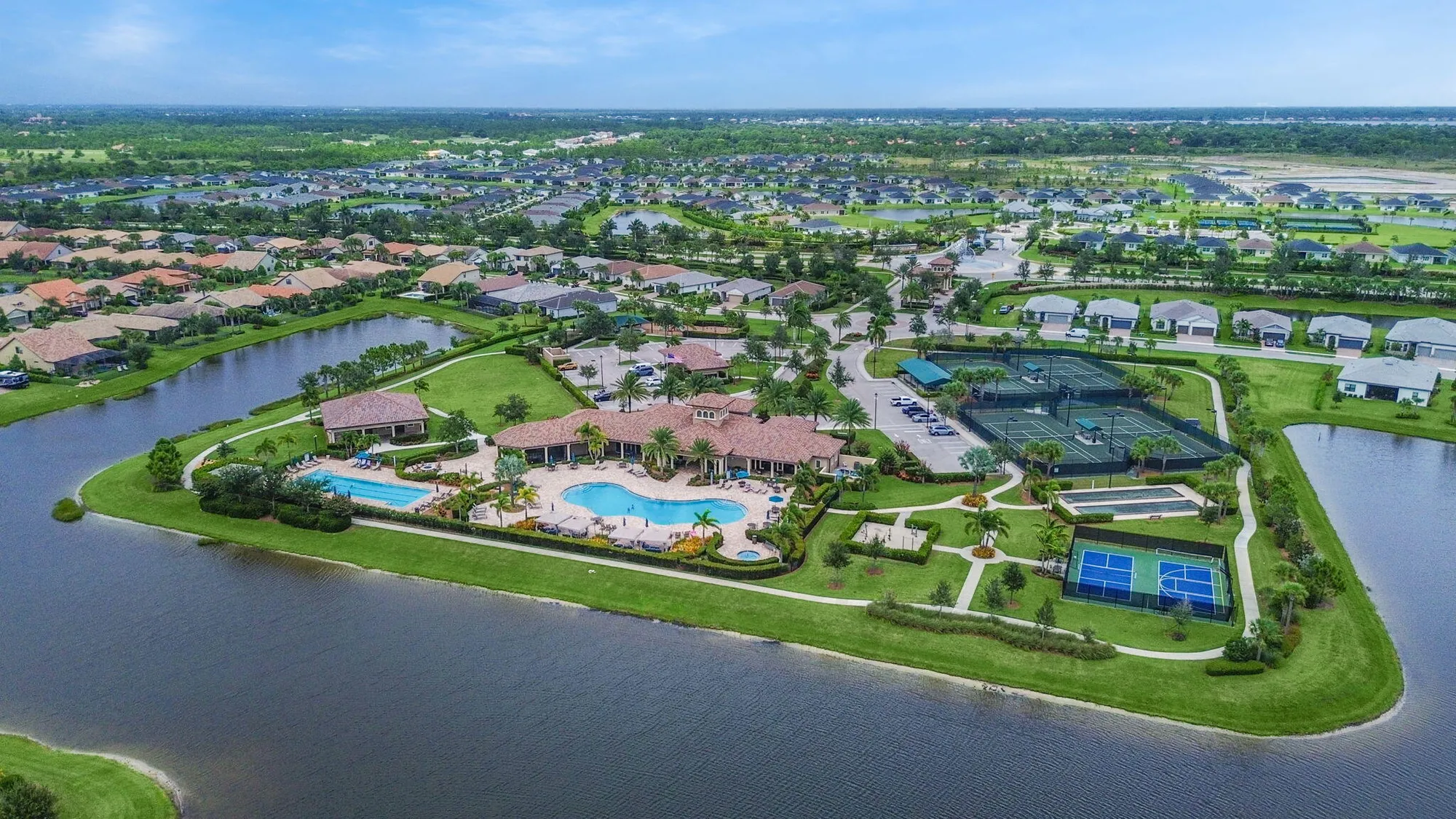 Property Slideshow image 27 of 40 | 564 se monet dr, Port Saint Lucie, FL, 34984