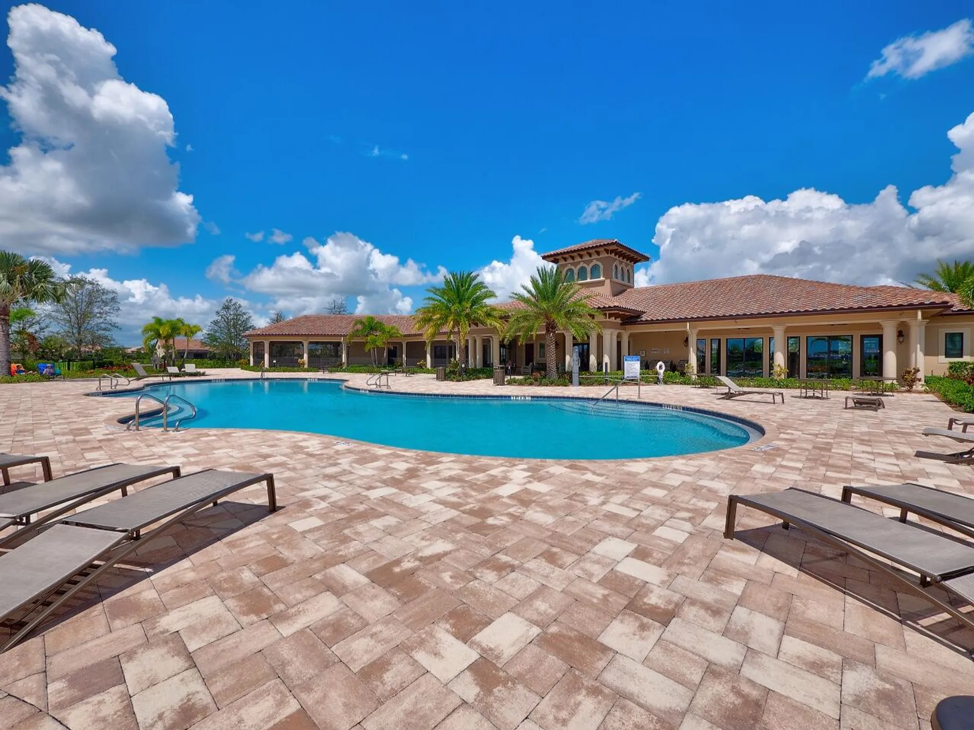 Property Slideshow image 32 of 40 | 564 se monet dr, Port Saint Lucie, FL, 34984