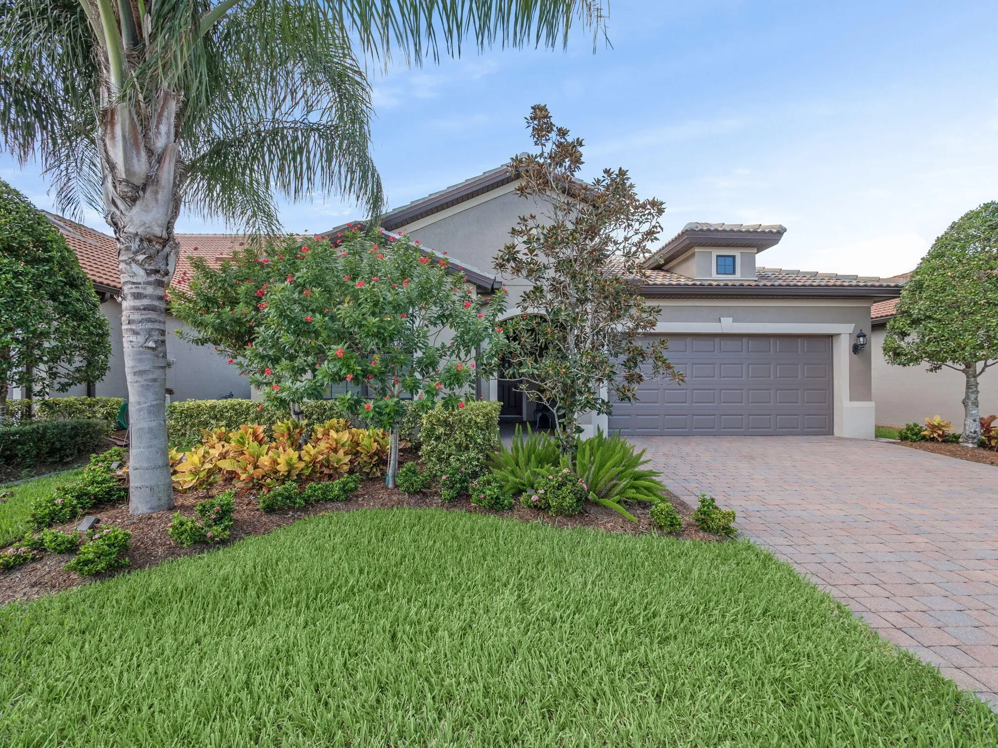 Property Slideshow image 4 of 40 | 564 se monet dr, Port Saint Lucie, FL, 34984