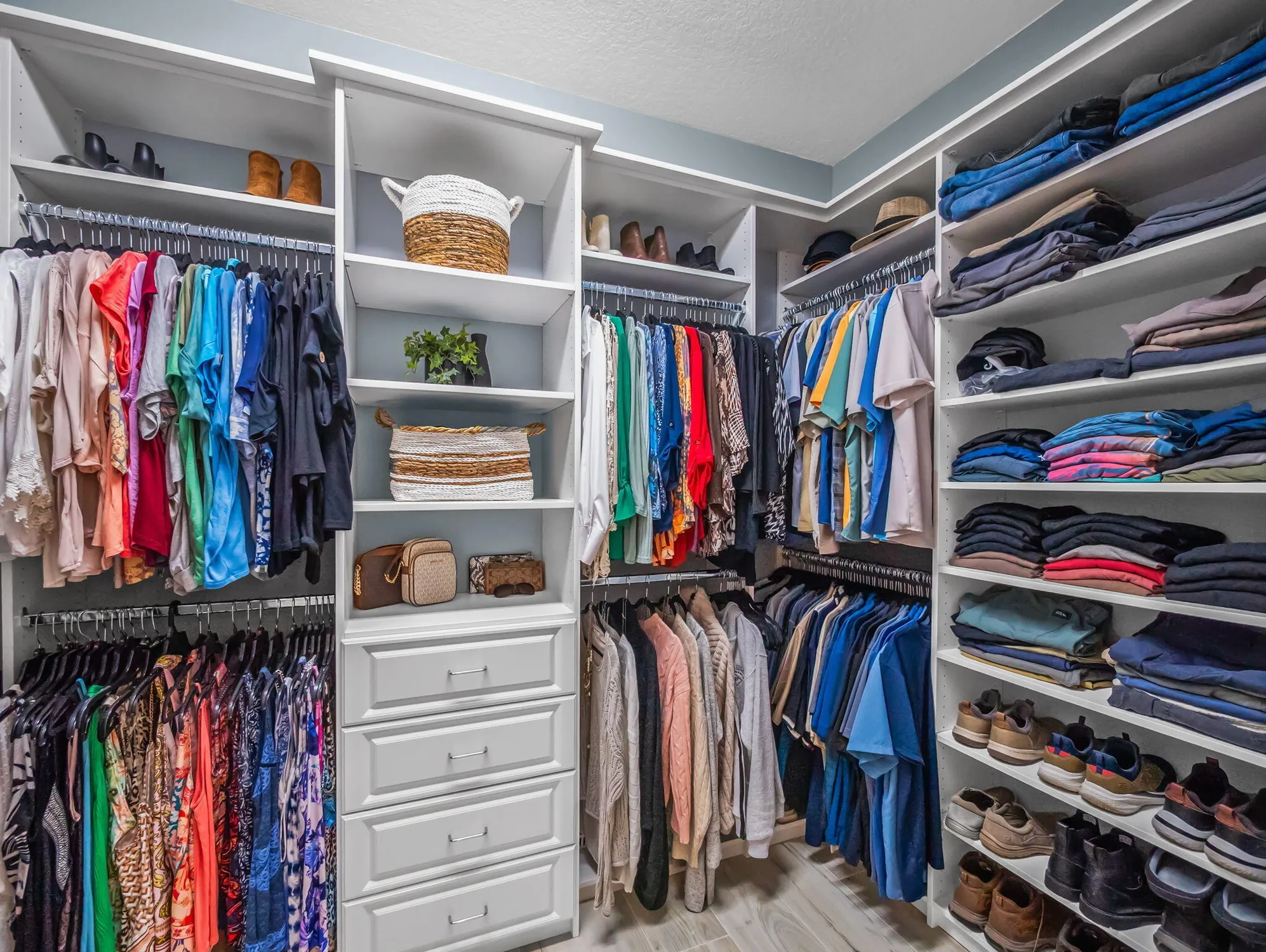 Property Slideshow image 16 of 40 | 564 se monet dr, Port Saint Lucie, FL, 34984