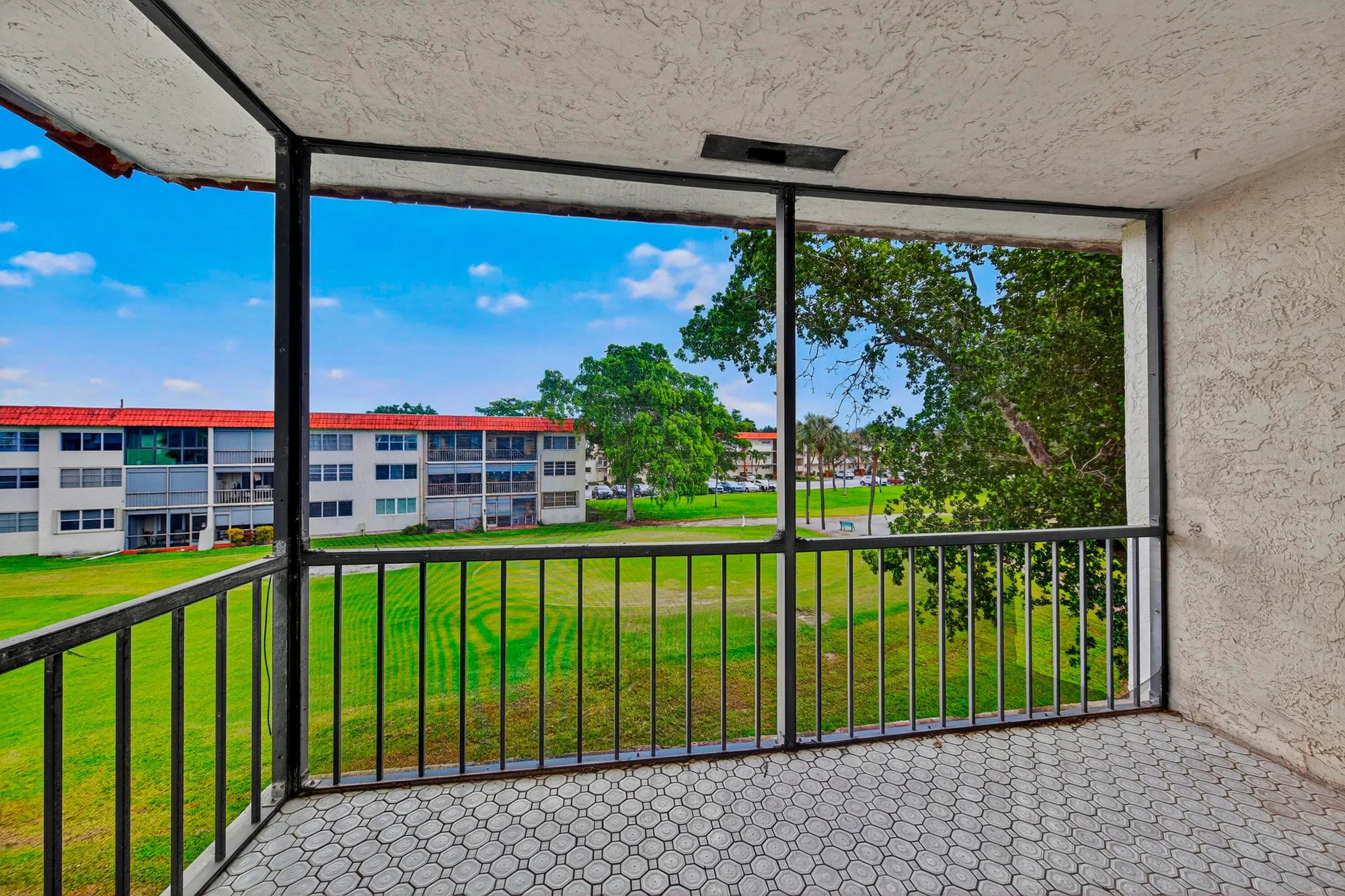 Property Slideshow image 27 of 43 | 681 s hollybrook dr 302, Pembroke Pines, FL, 33025