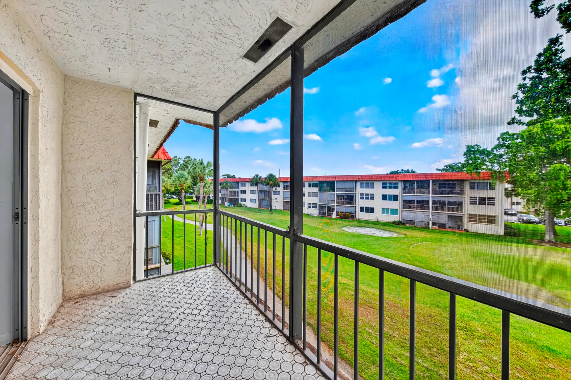 Property Slideshow image 26 of 43 | 681 s hollybrook dr 302, Pembroke Pines, FL, 33025
