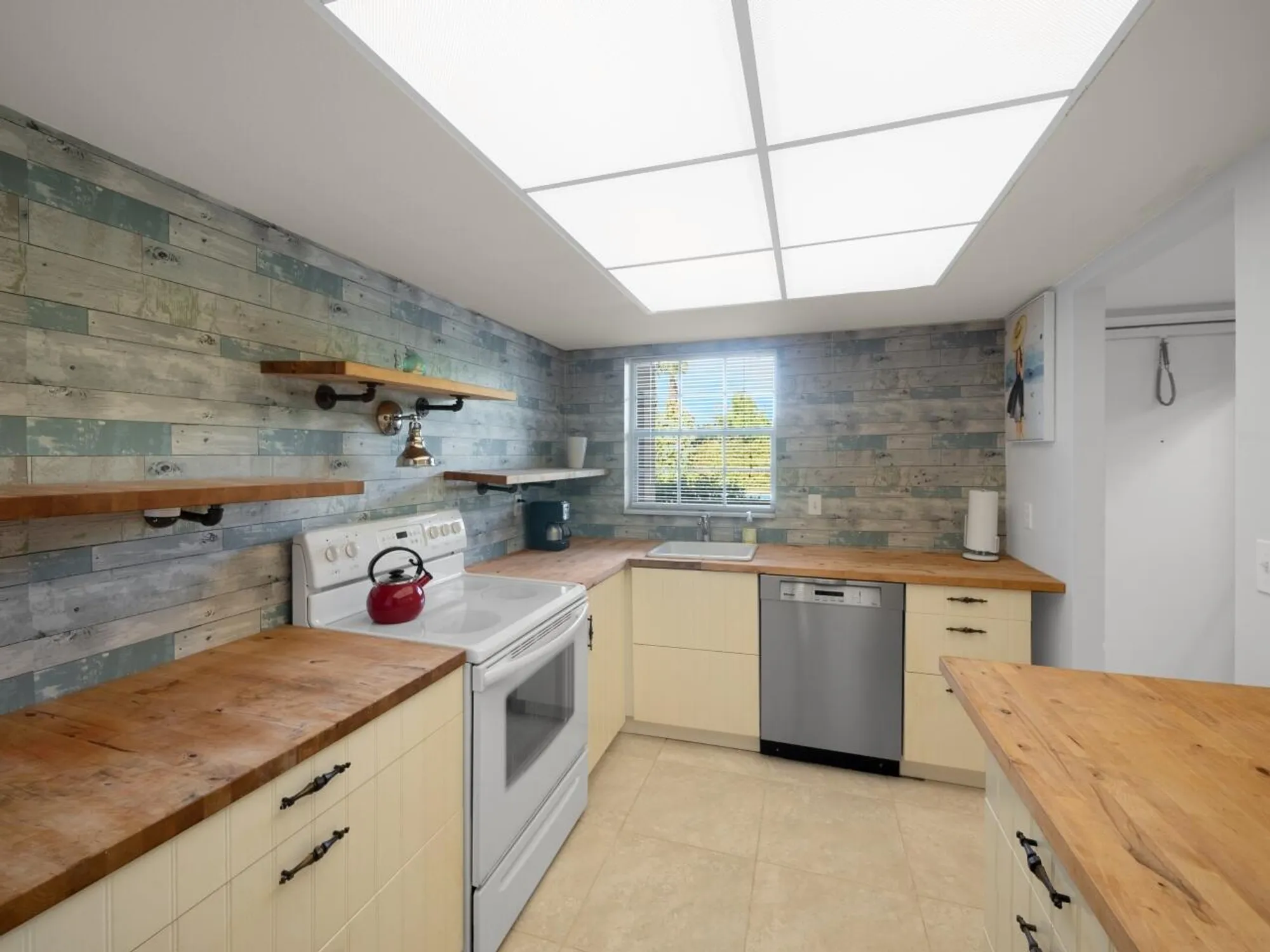 Property Slideshow image 7 of 18 | 1262 sugar sands blvd apt 127, Riviera Beach, FL, 33404