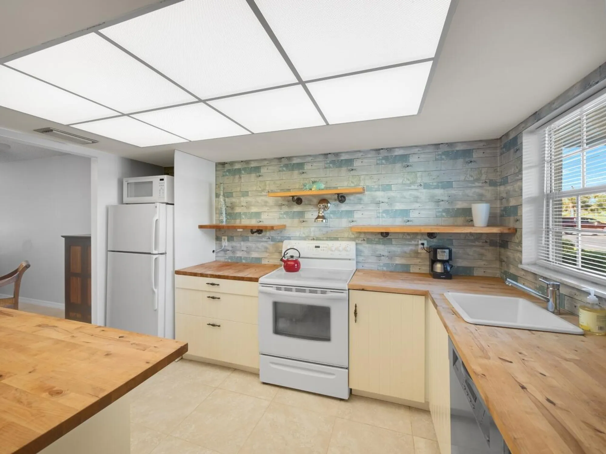 Property Slideshow image 8 of 18 | 1262 sugar sands blvd apt 127, Riviera Beach, FL, 33404