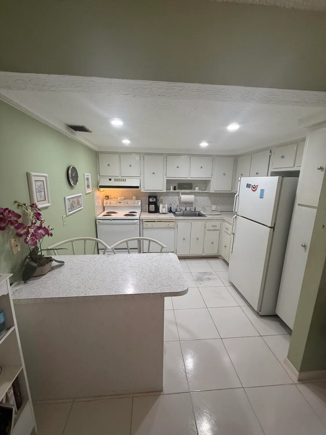 Property Slideshow image 9 of 16 | 407 greenbrier a, West Palm Beach, FL, 33417