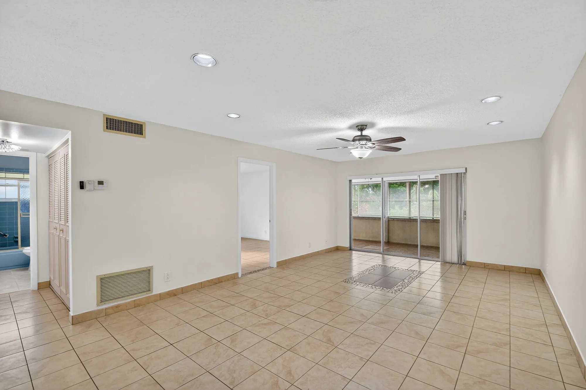 Property Slideshow image 14 of 58 | 638 marlboro oval # 638, Lake Worth, FL, 33467