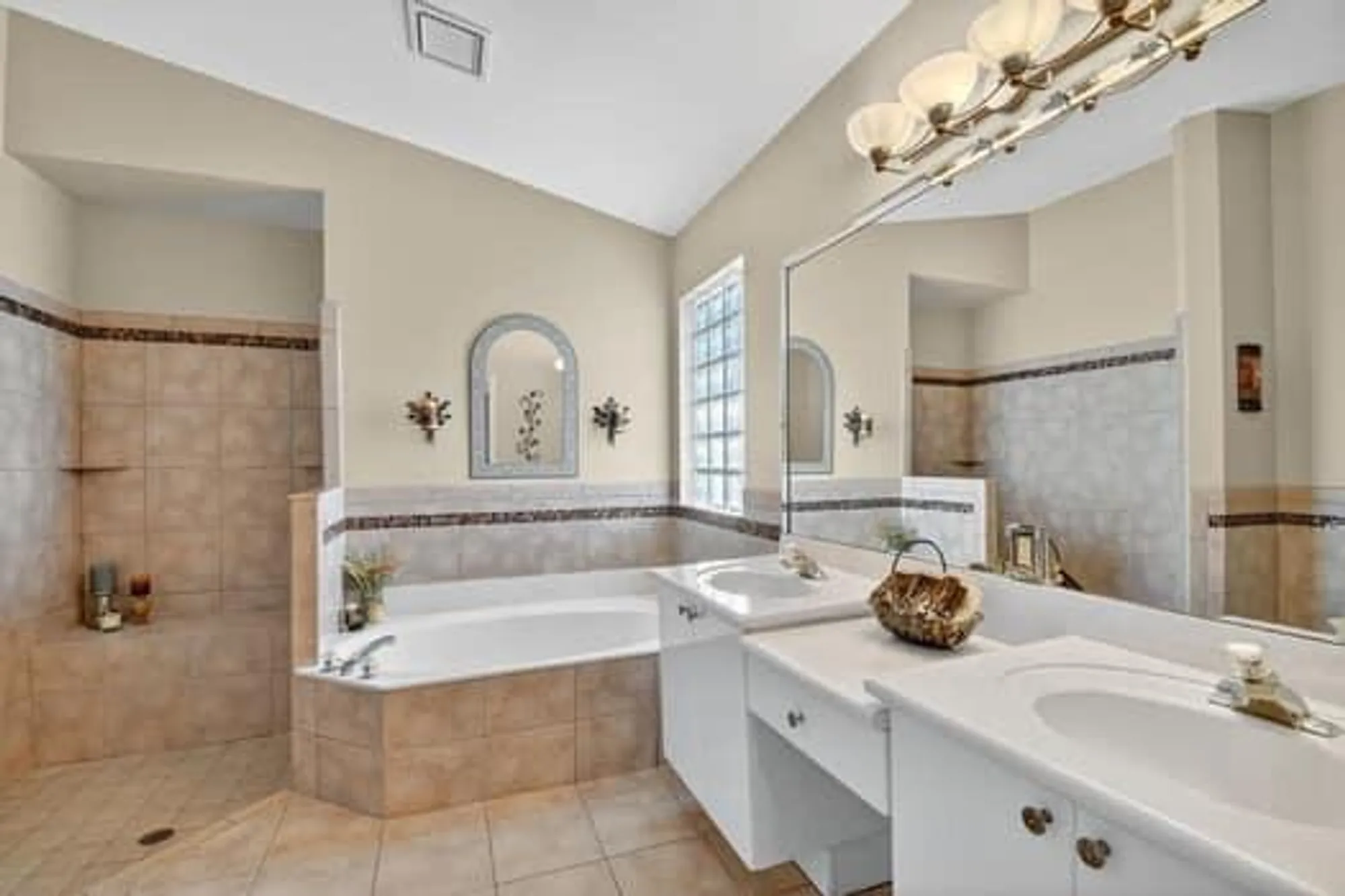 Property Slideshow image 26 of 50 | 10299 utopia cir, Boynton Beach, FL, 33437