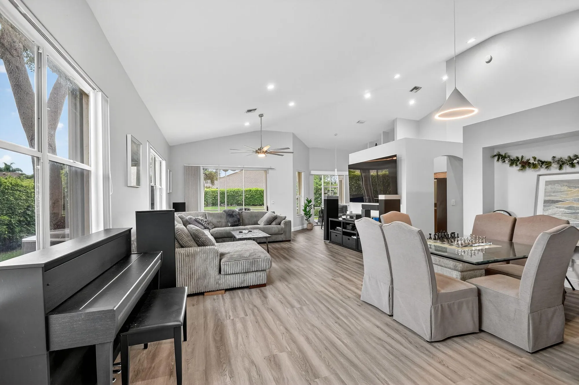 Property Slideshow image 5 of 68 | 6900 cairnwell dr, Boynton Beach, FL, 33472